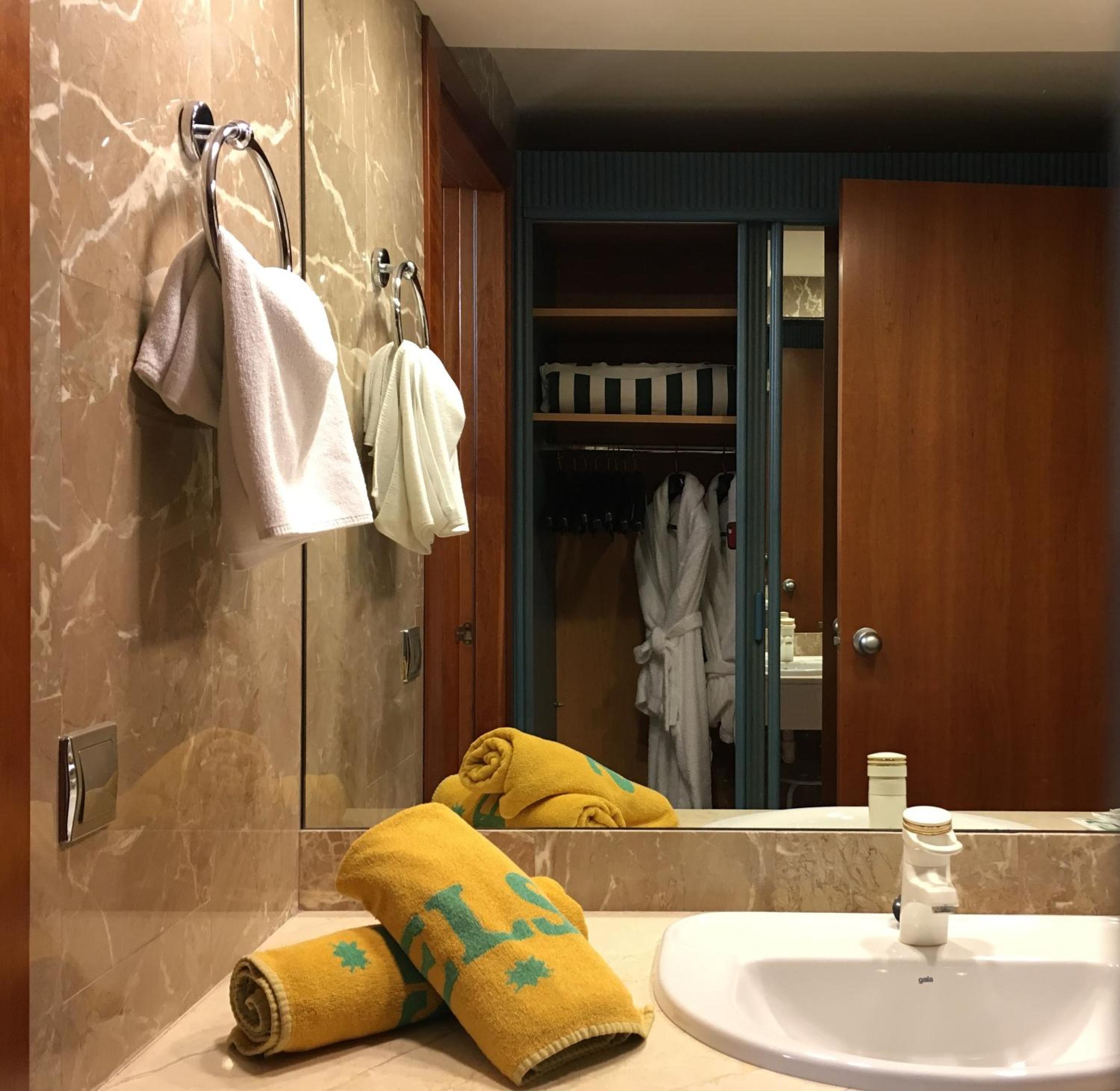 Junior Suite with Sea View - Photo 3
