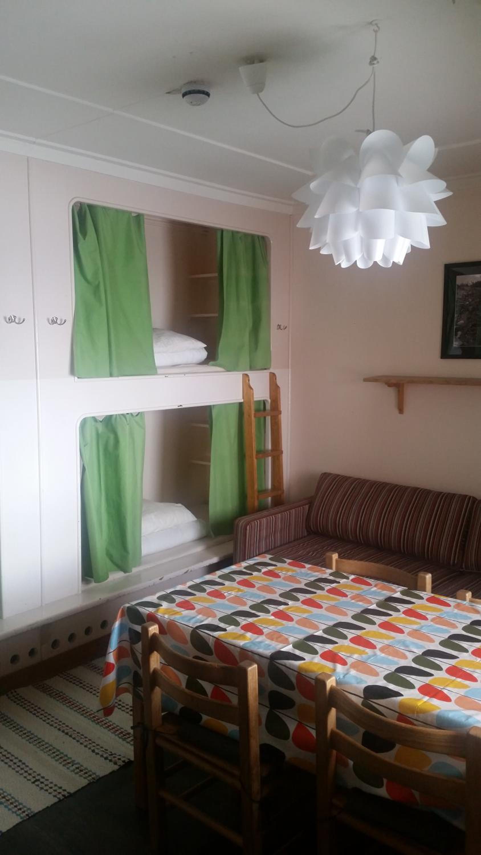 Family Room with Shared Bathroom - Pets Allowed photo 1