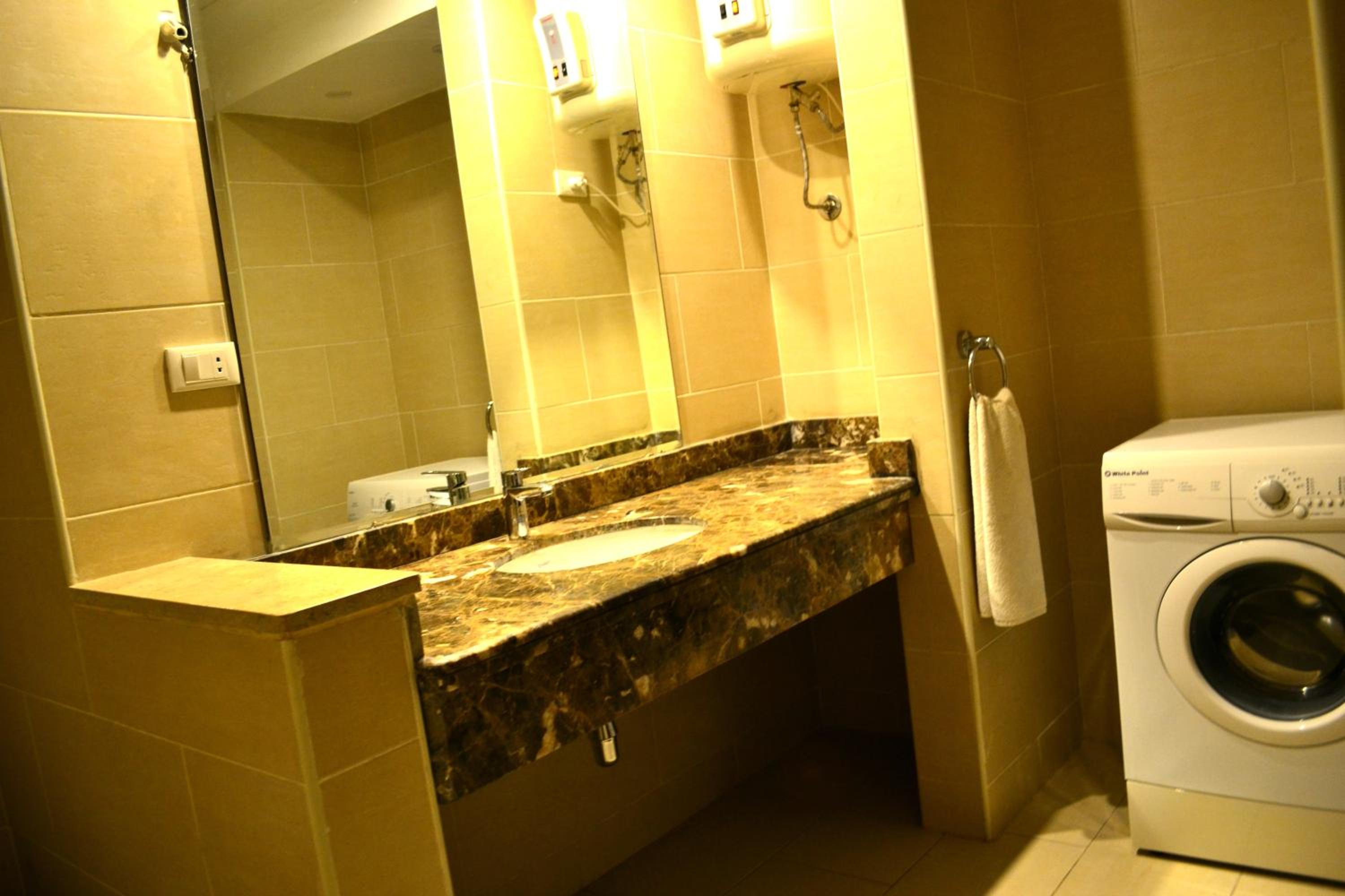 One-Bedroom Apartment - Photo 6