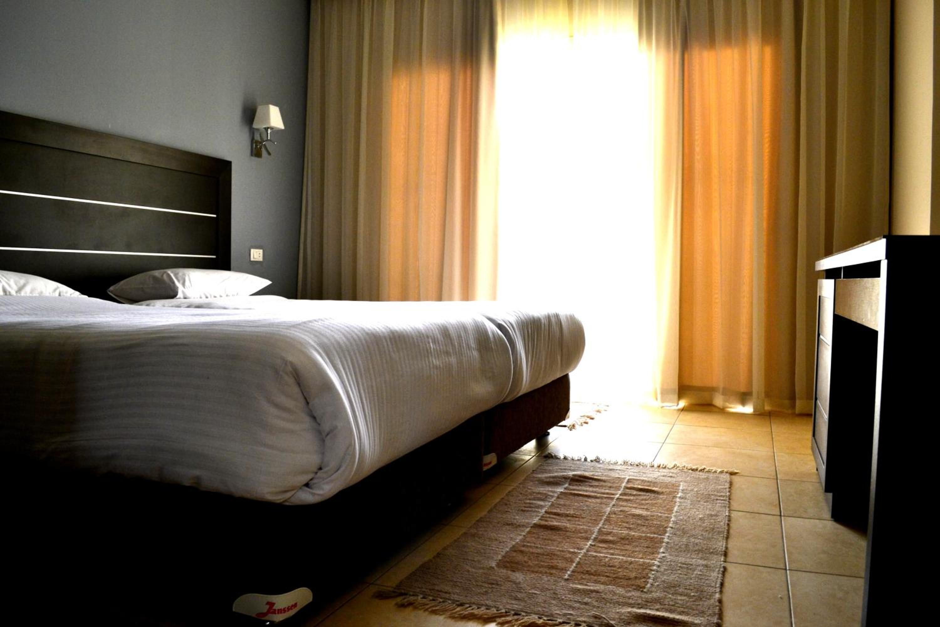 One-Bedroom Apartment - Photo 5