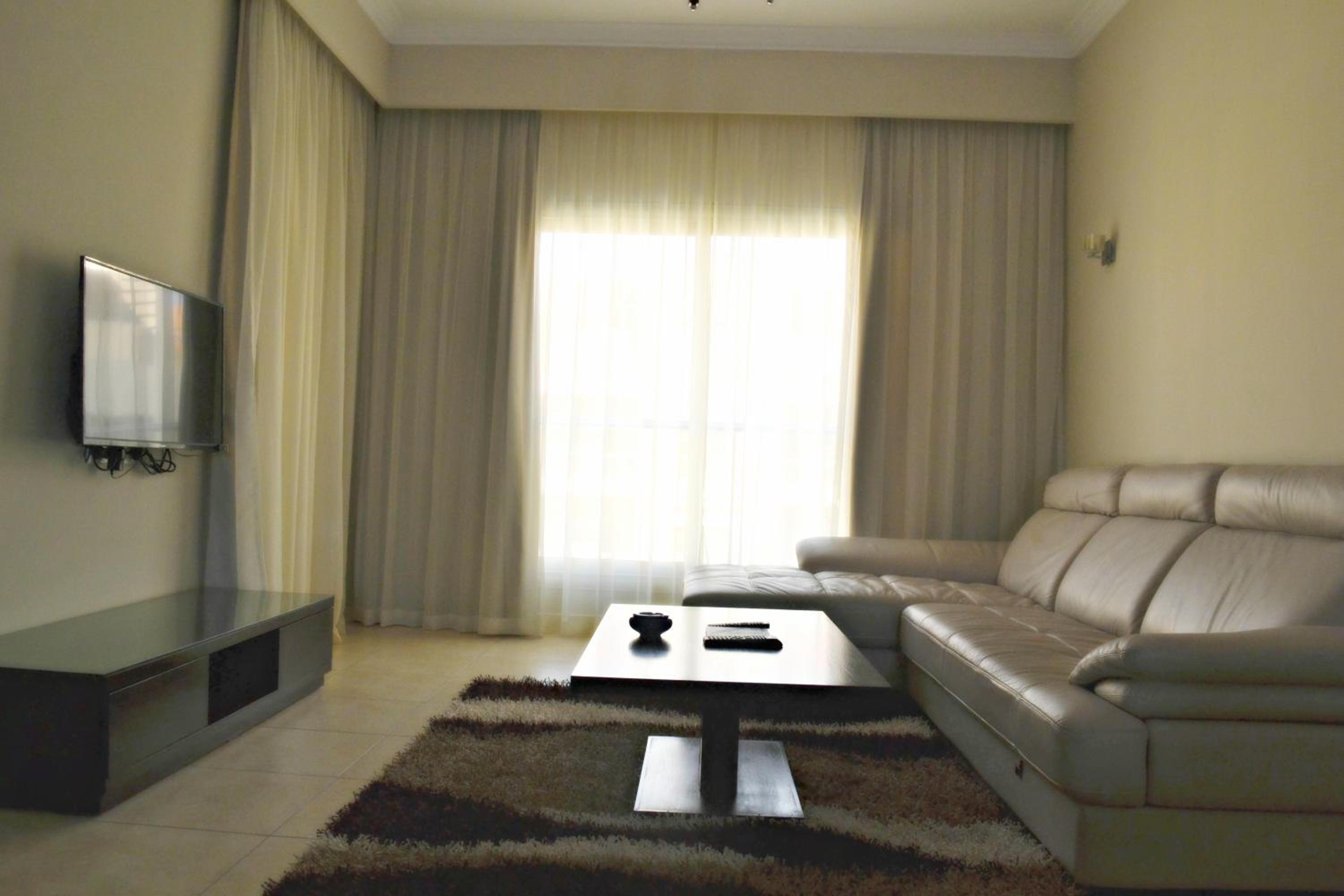 One-Bedroom Apartment - Photo 3