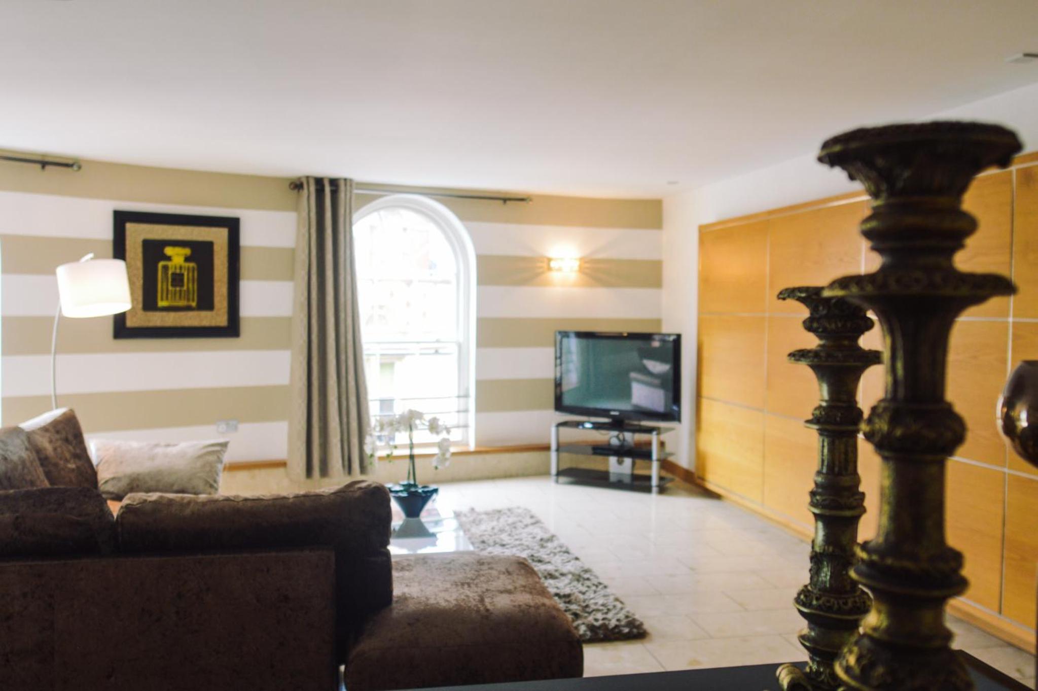 Large Superior 2 Bedroom Apartment - Photo 4