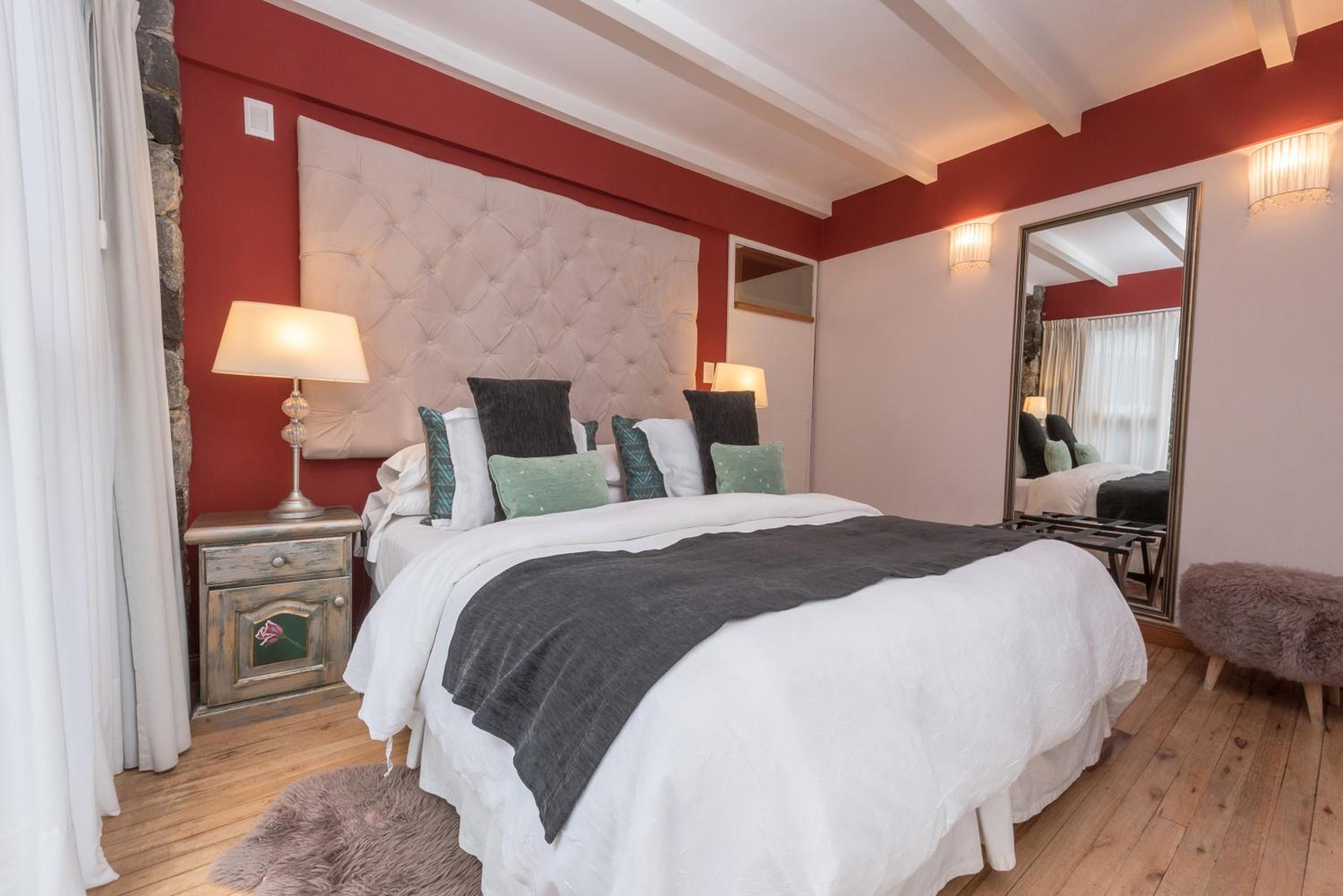 Two-Bedroom Deluxe Apartment with Balcony