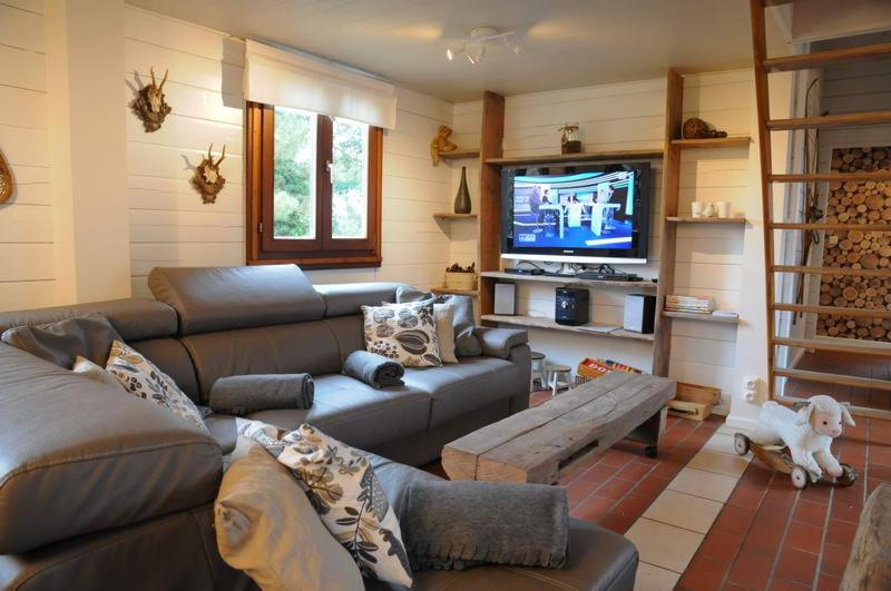 Six-Bedroom House photo 1