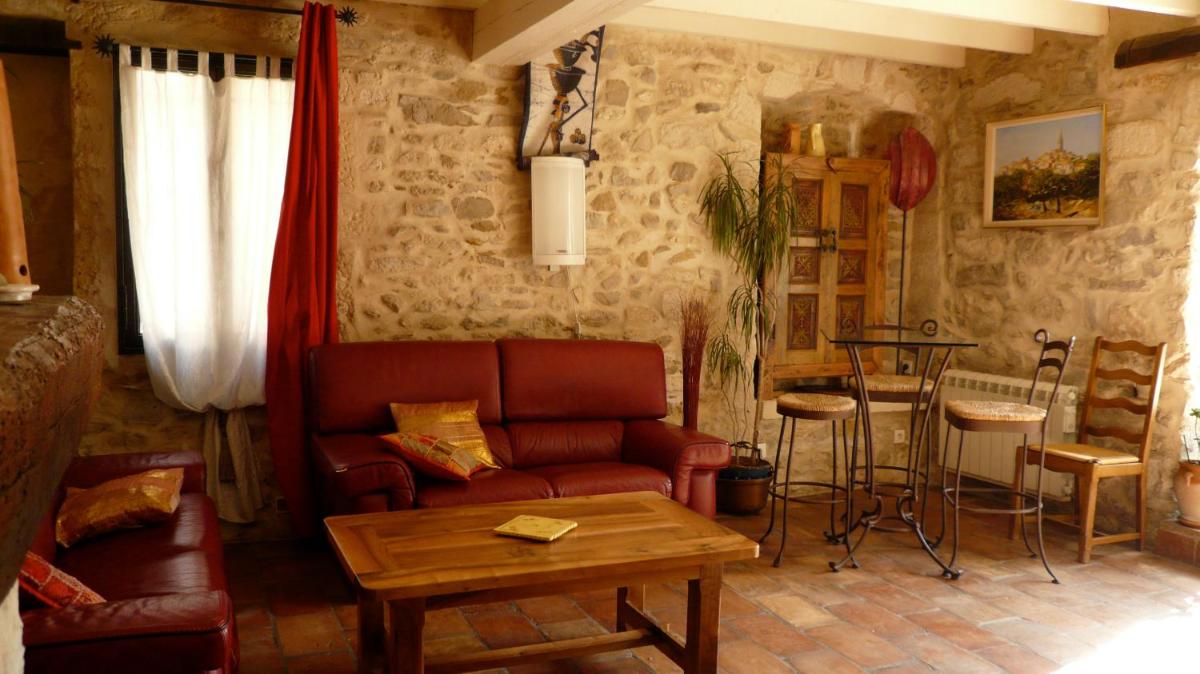 Three-Bedroom House photo 2