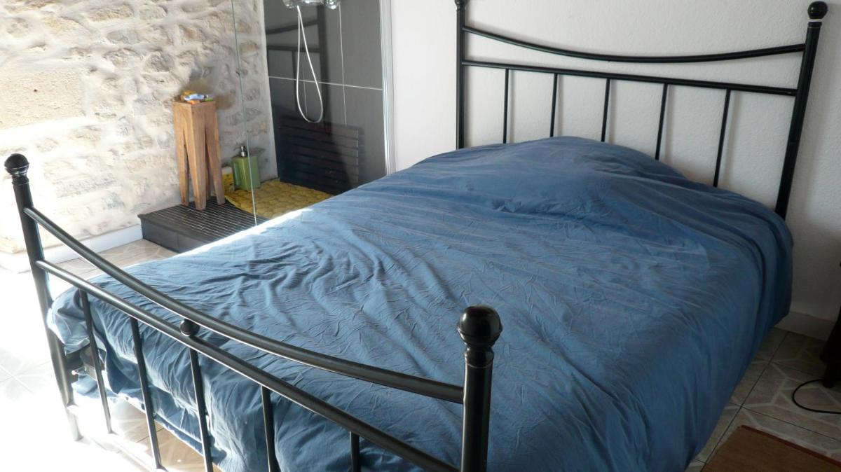 Three-Bedroom House photo 3