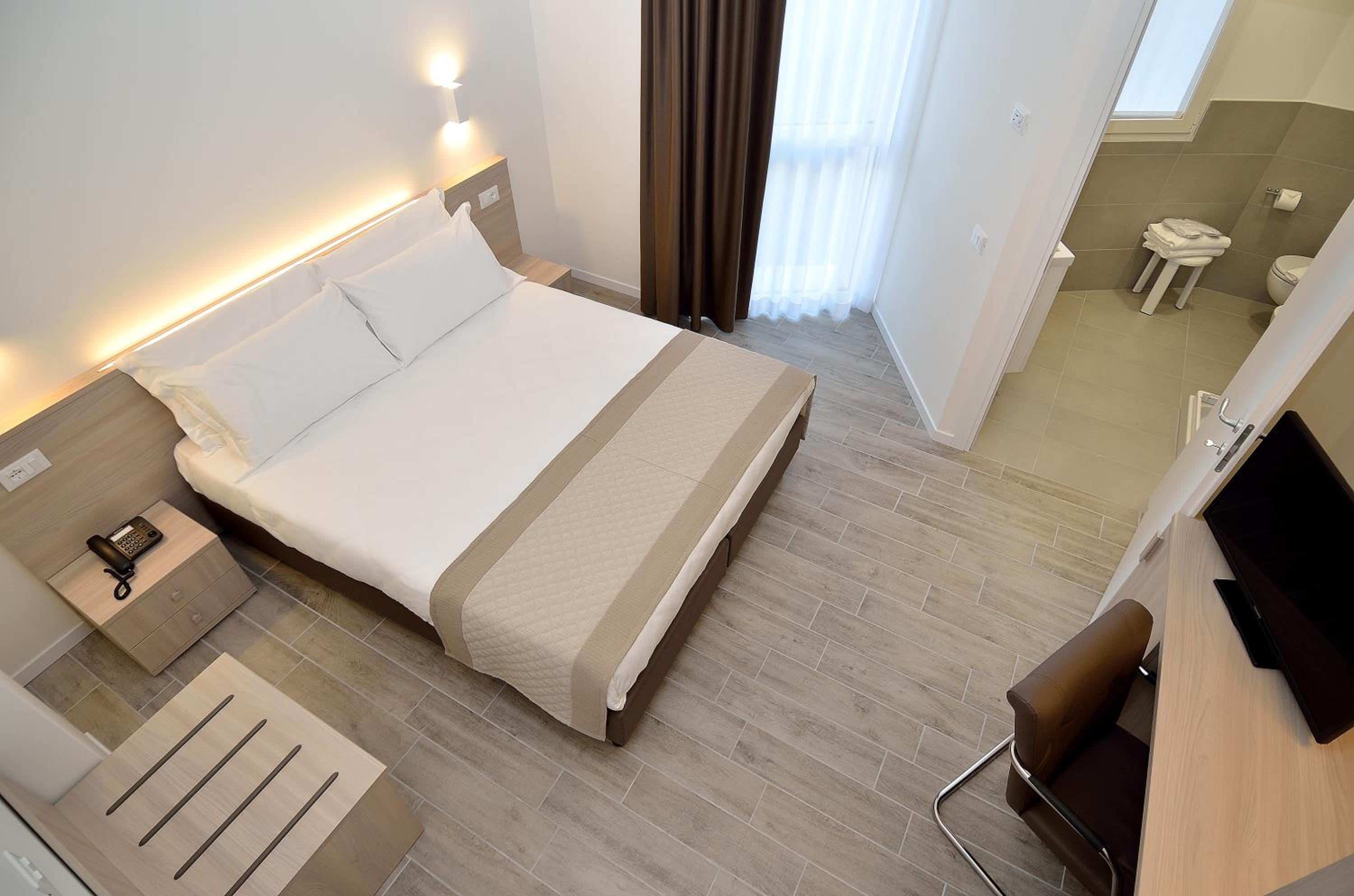 Superior Double or Twin Room - Photo 5