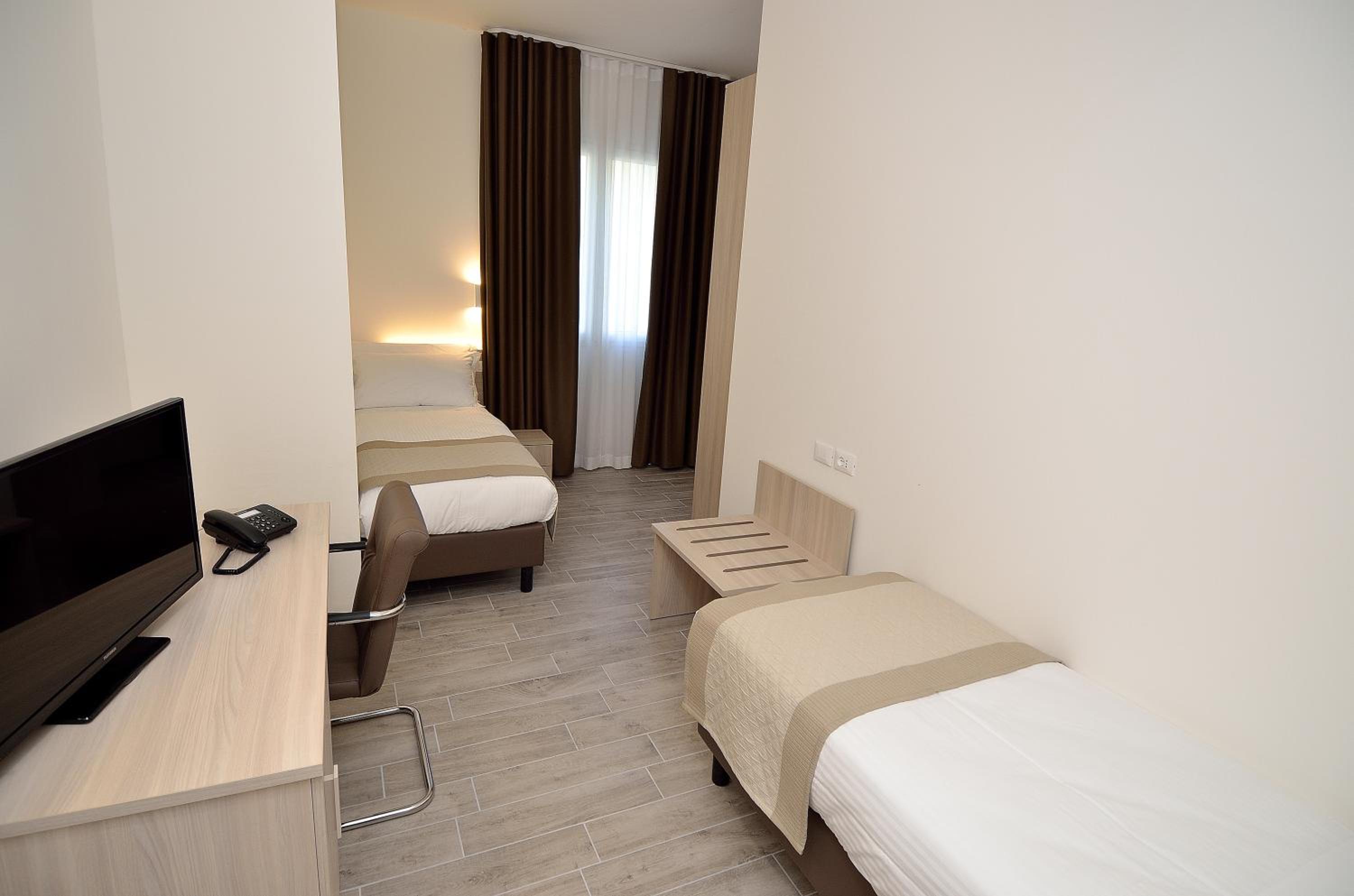 Superior Double or Twin Room - Photo 3
