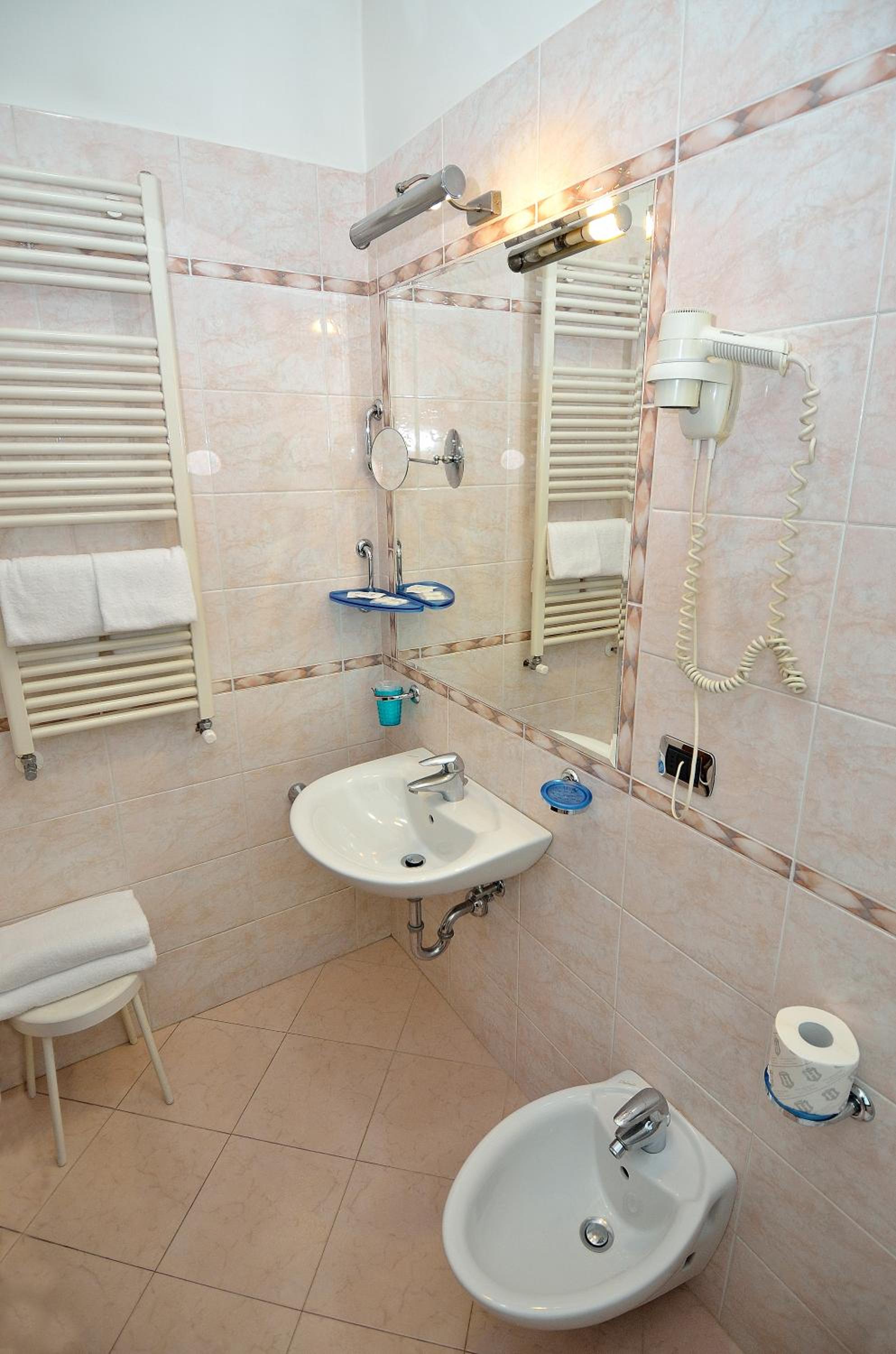 Triple Room - Photo 7