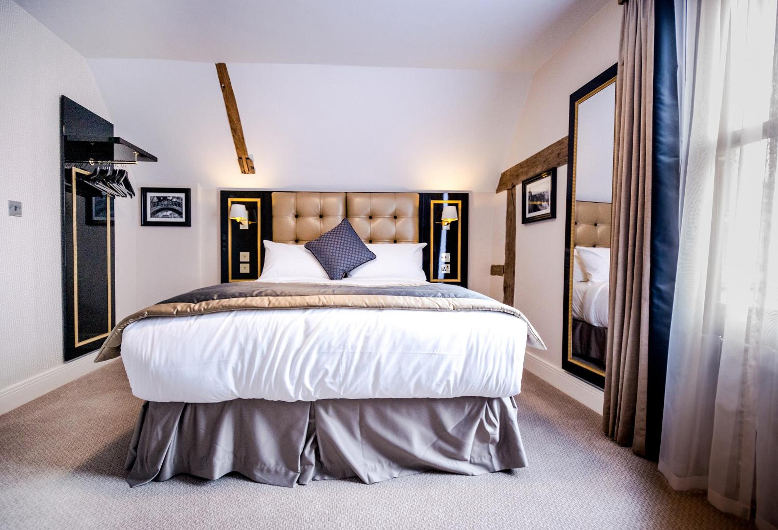 Standard Queen Room