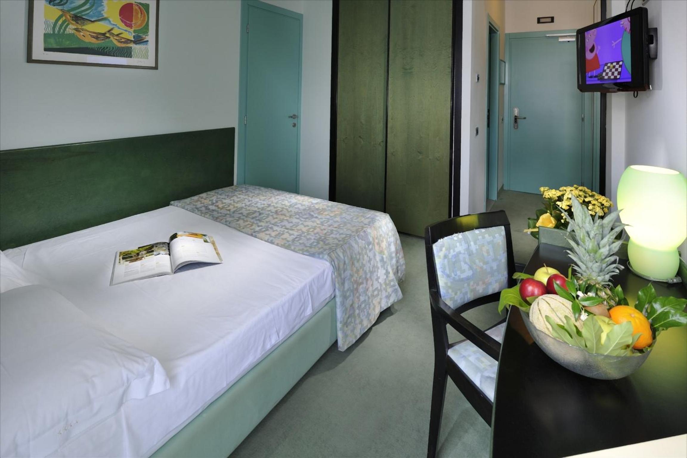 Two Connecting Rooms (3 people) - Photo 1