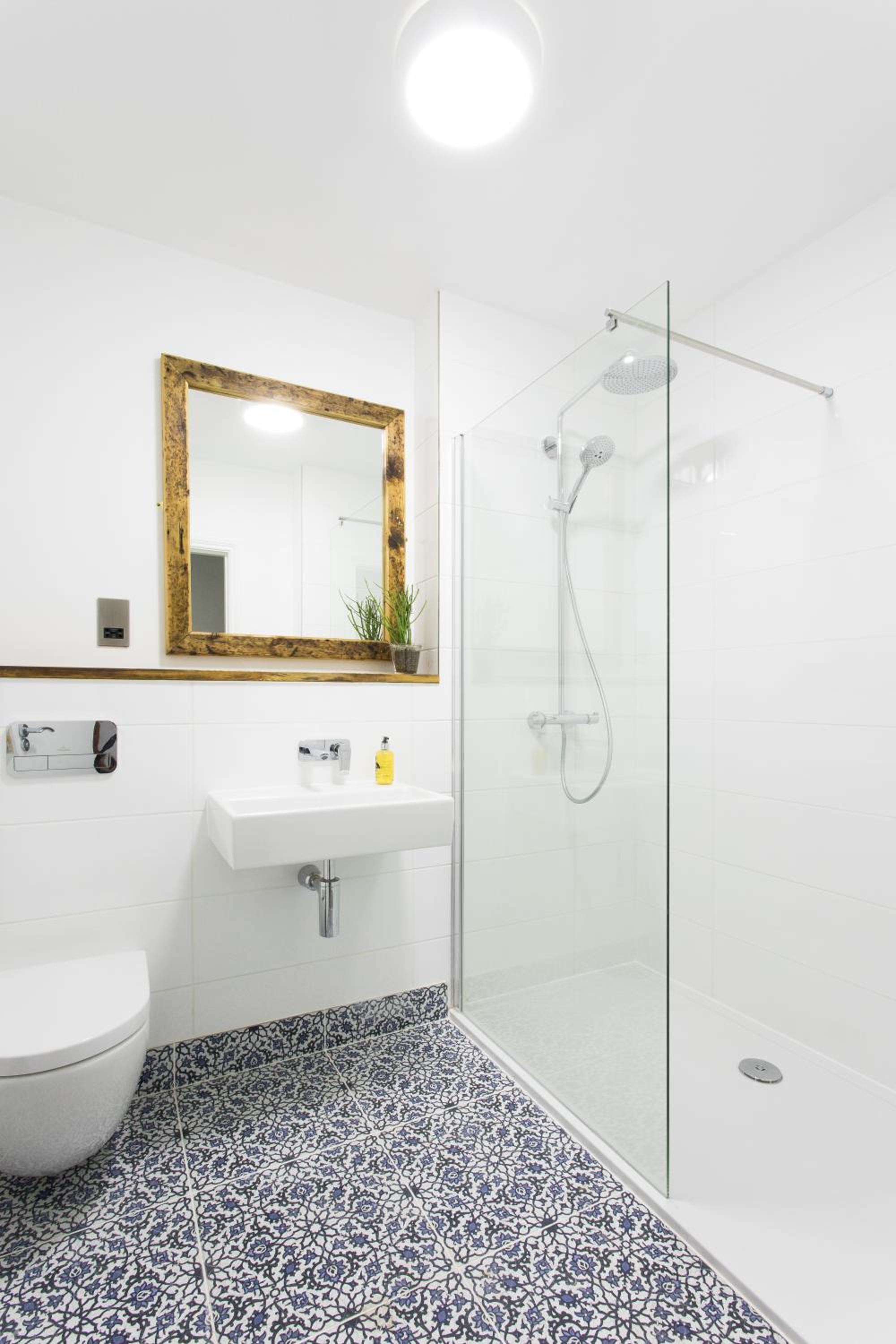 Family Room with Private Bathroom photo 2