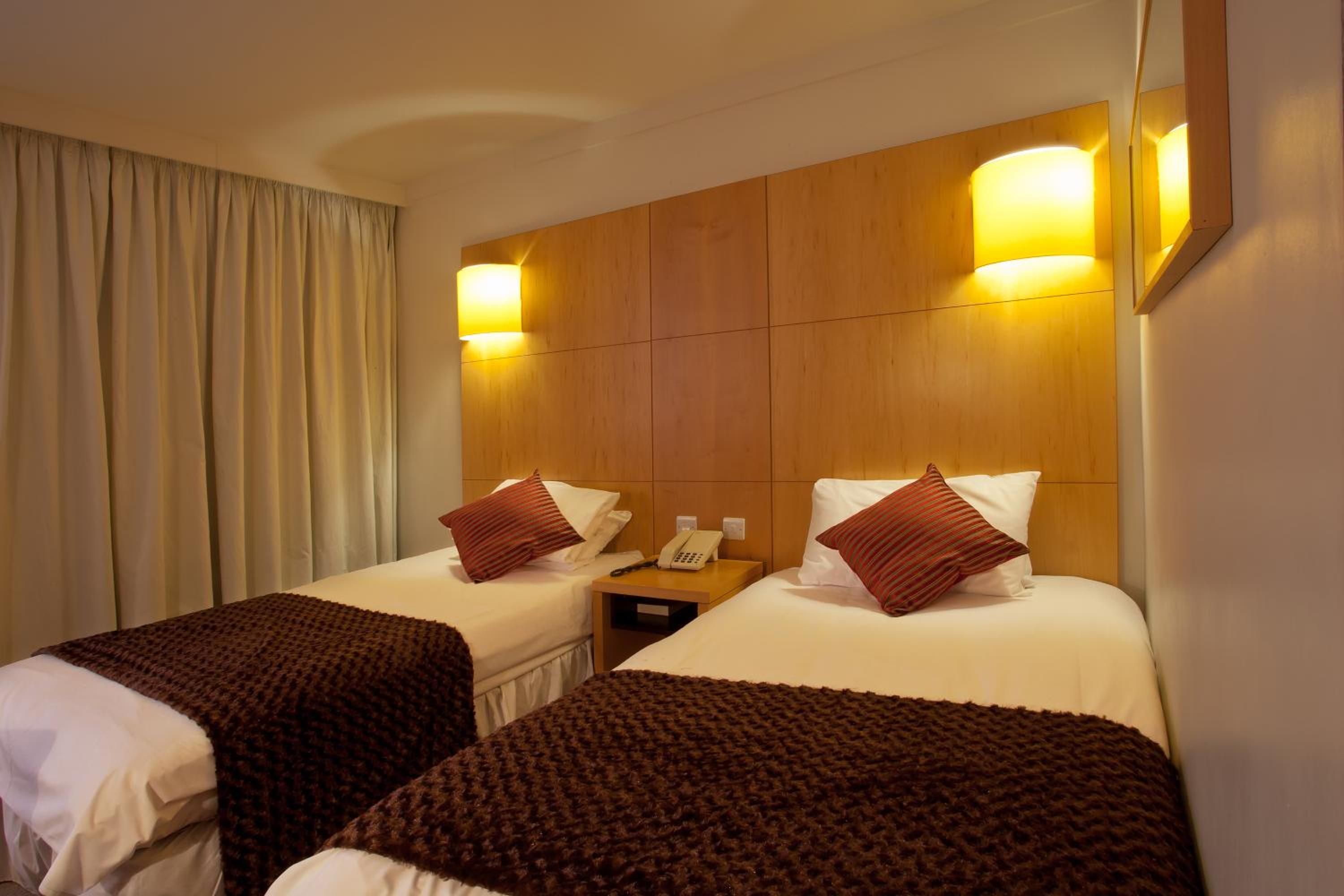 Twin Room - Photo 1