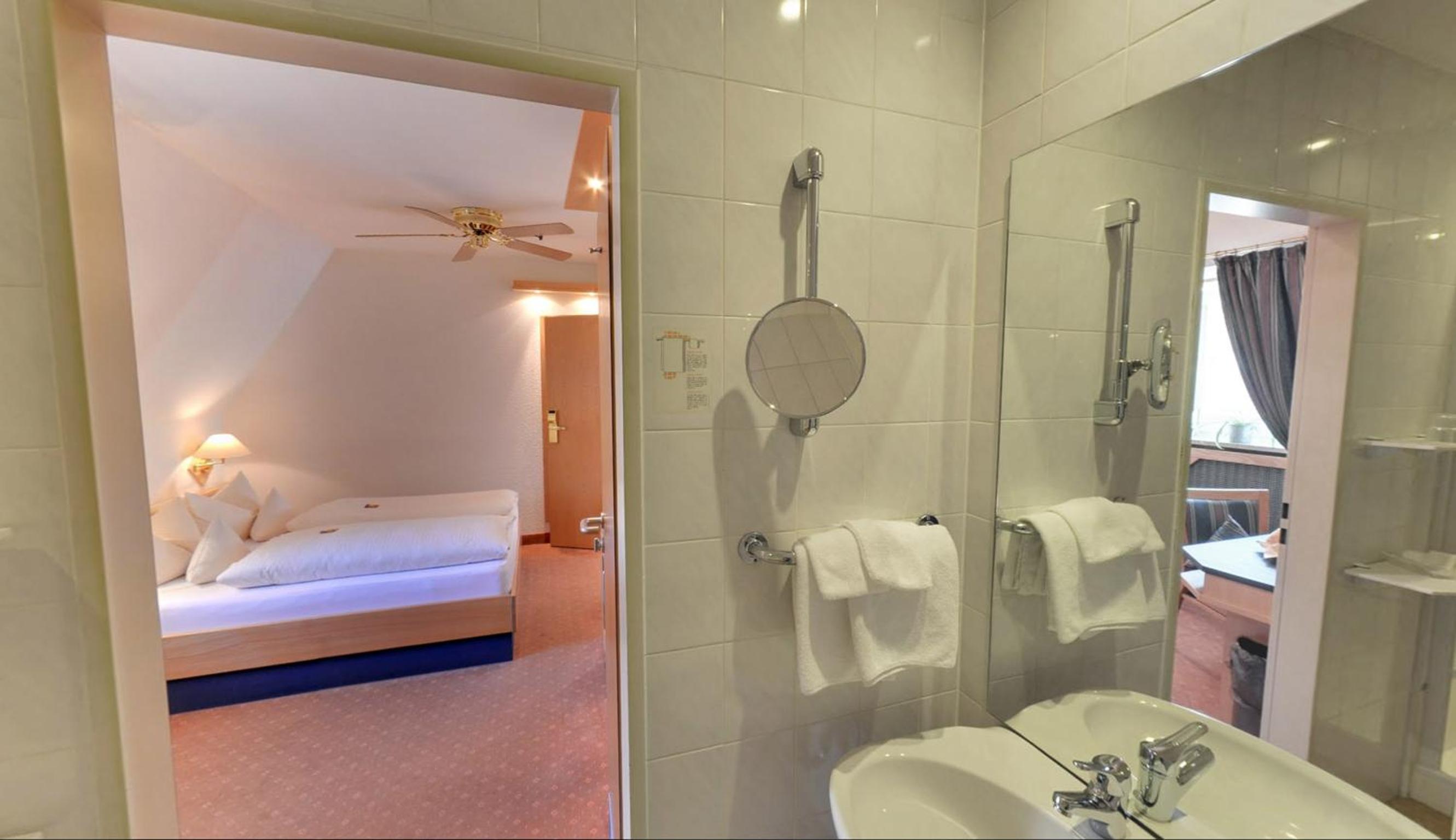 Double Room - Photo 15