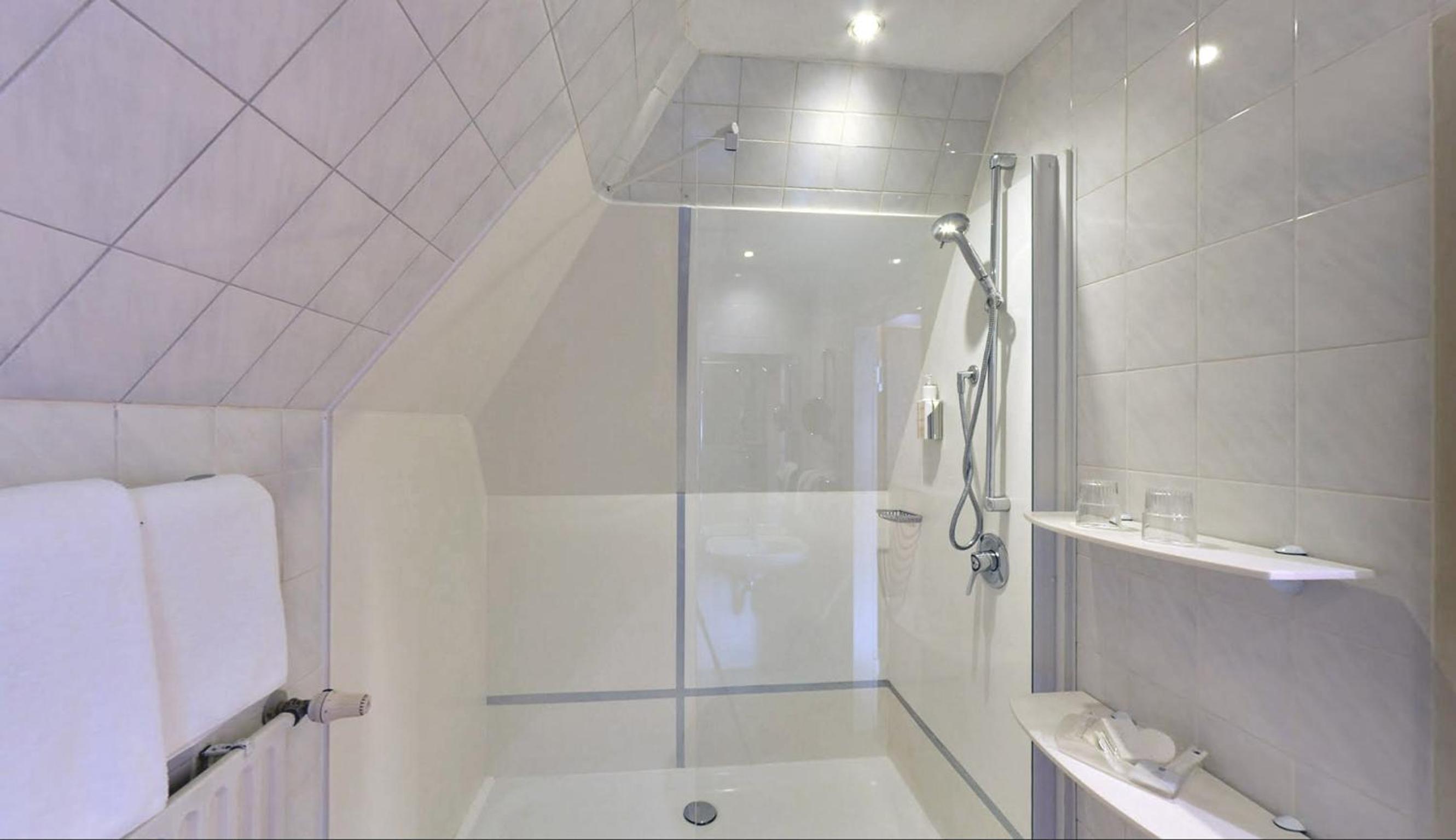Double Room - Photo 12