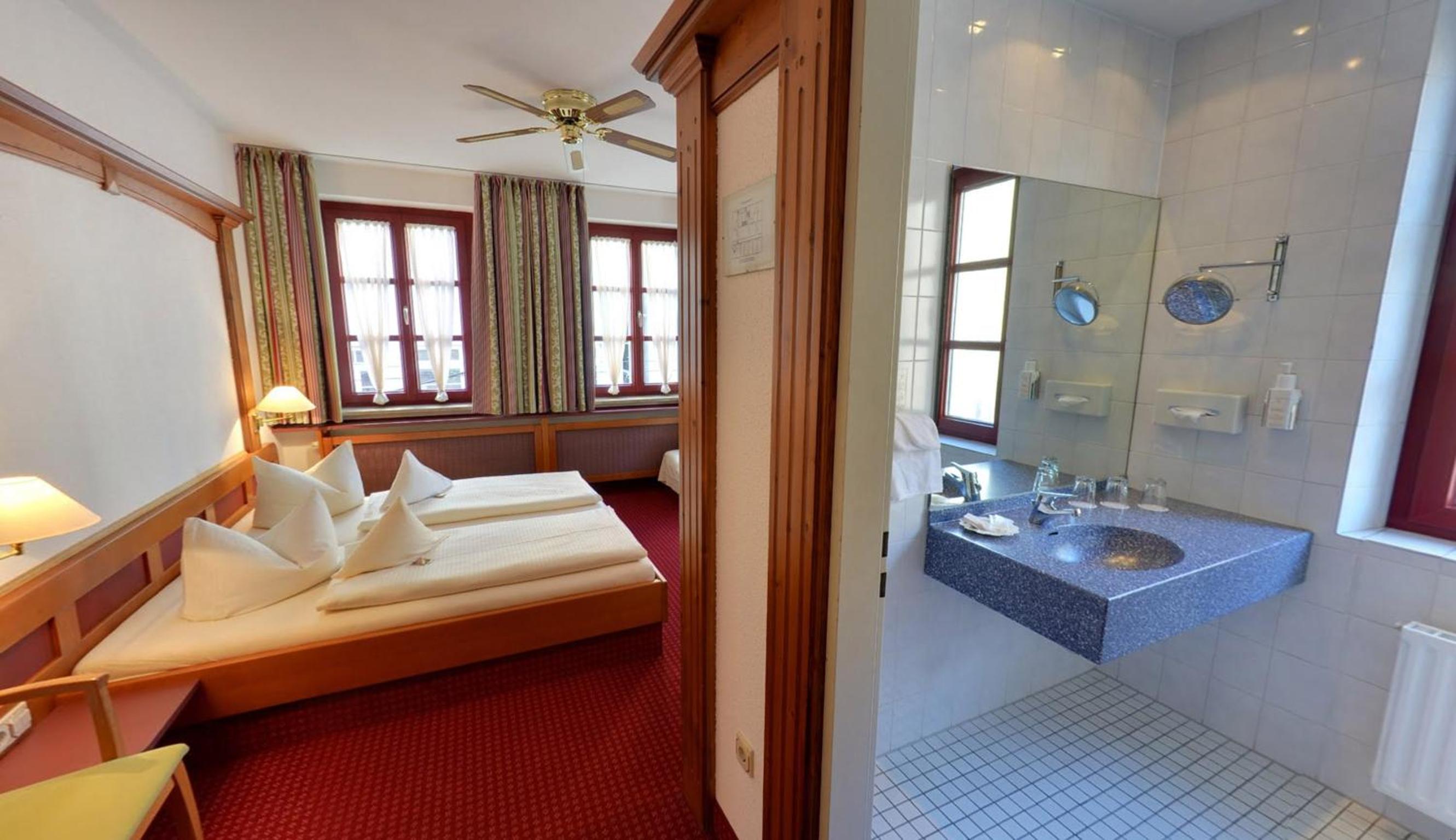 Double Room - Photo 5