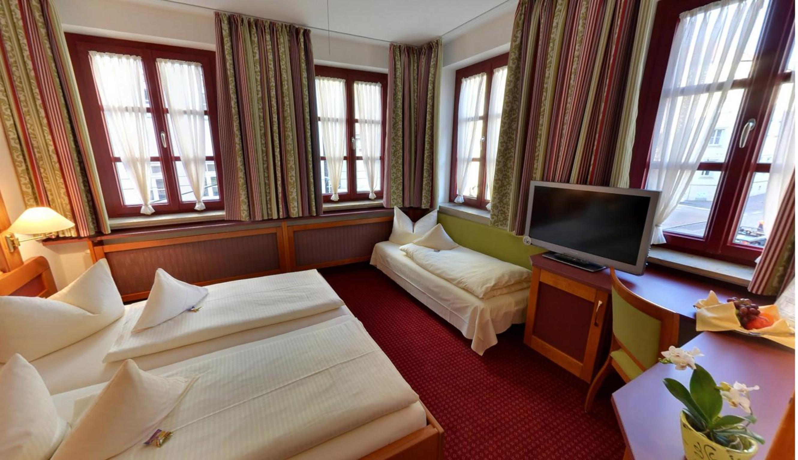 Double Room - Photo 6