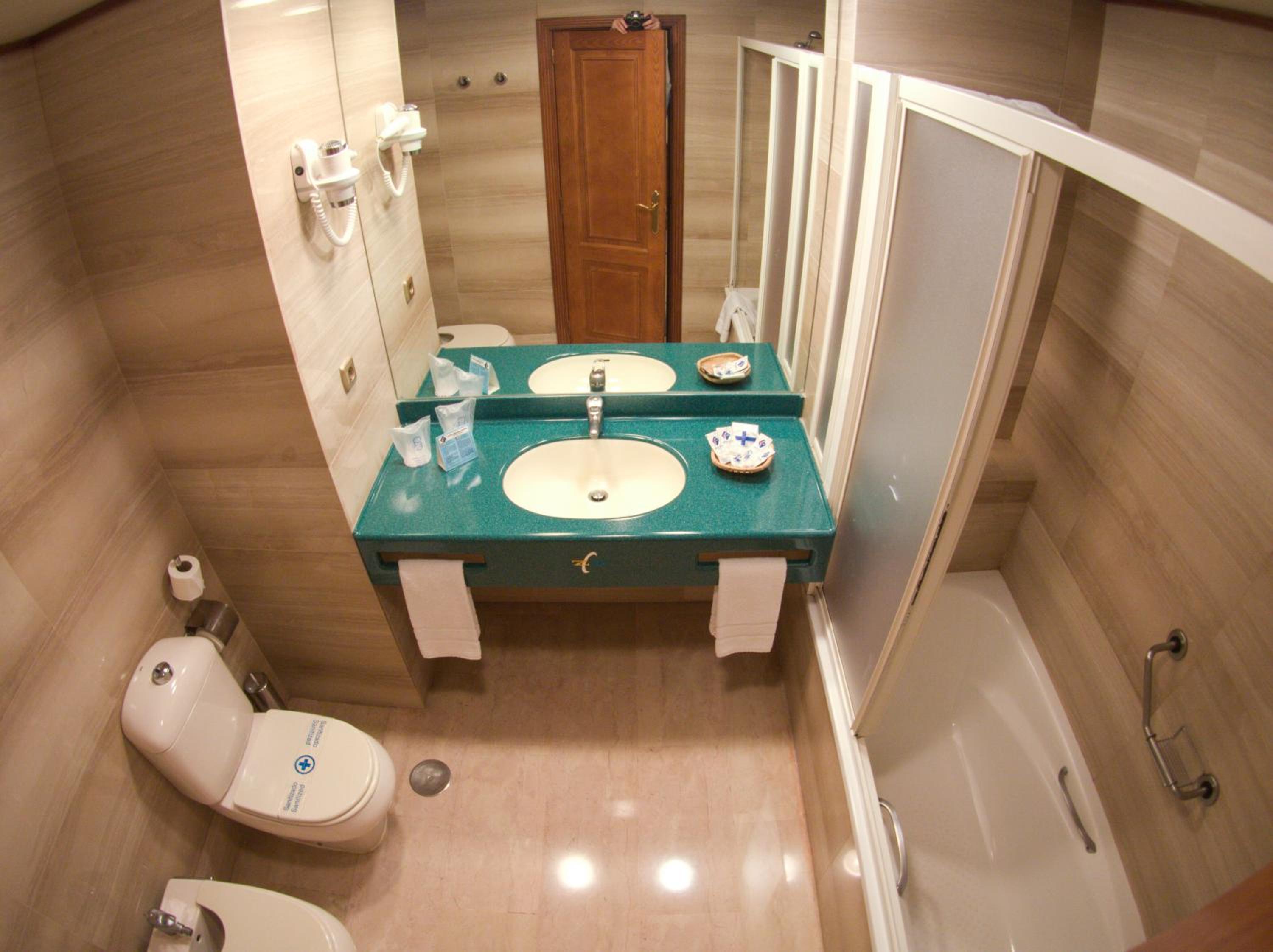 Double Room with Balcony thumbnail 5