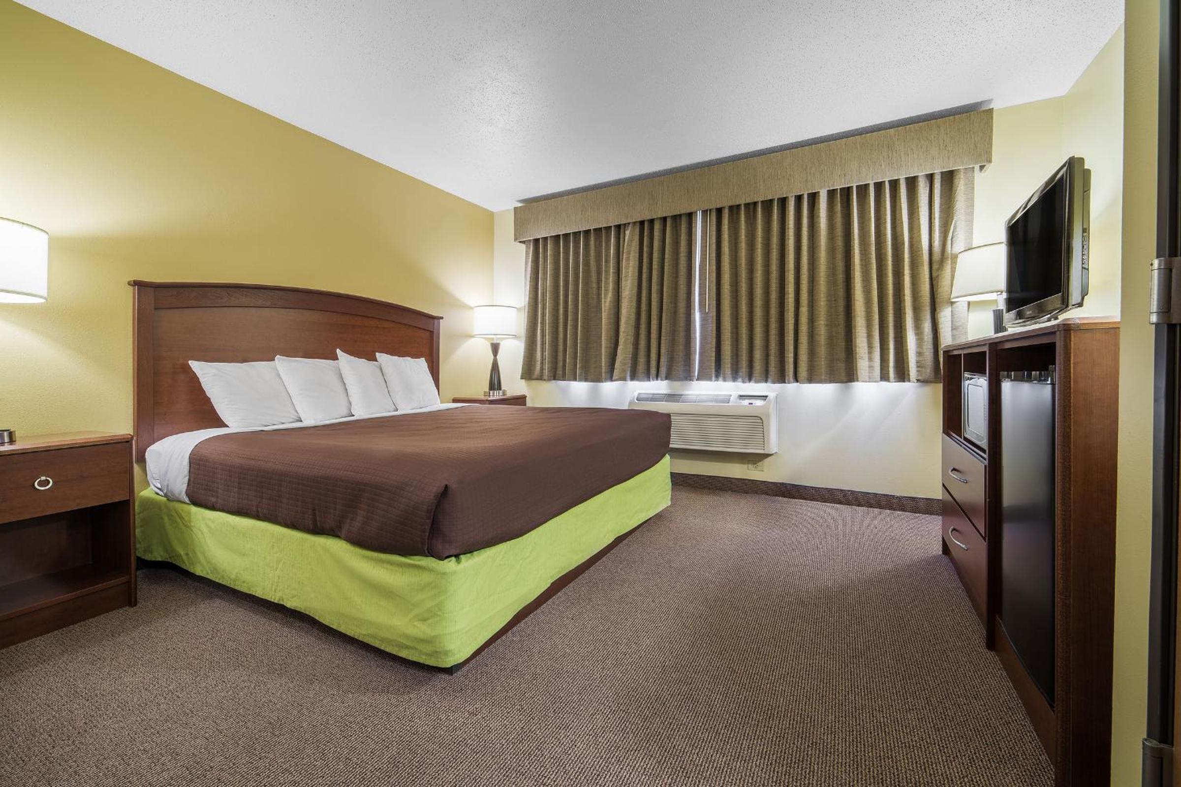 King Room - Non-Smoking - Photo 1