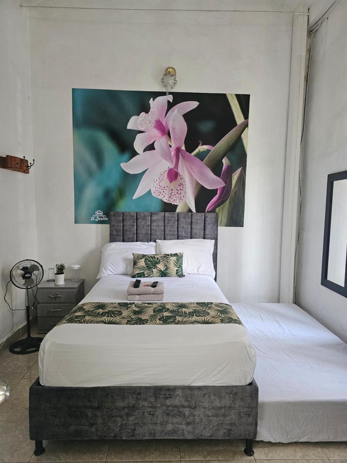 Double or Twin Room with Shared Bathroom photo 1