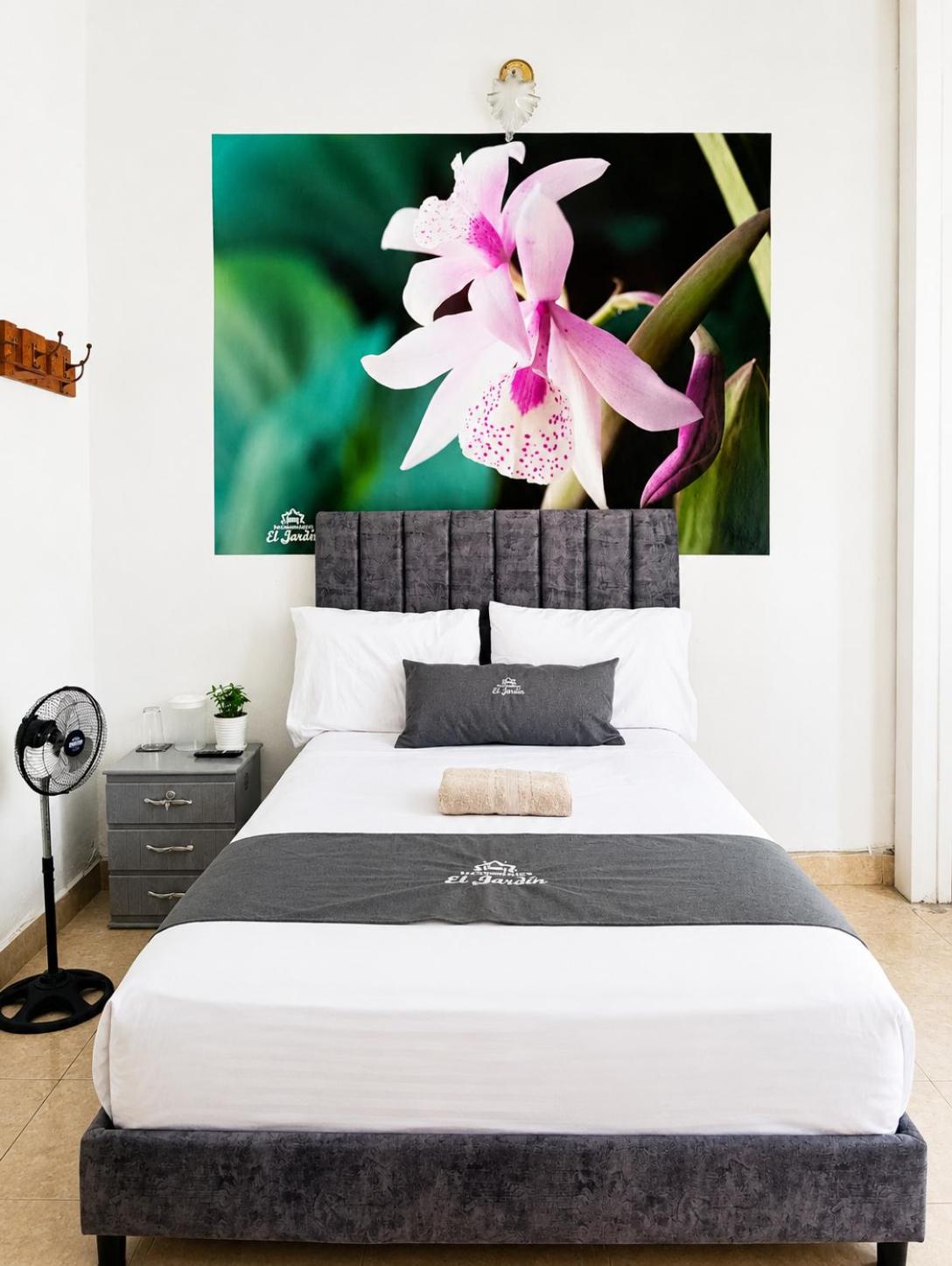 Seven-Bedroom House photo 3