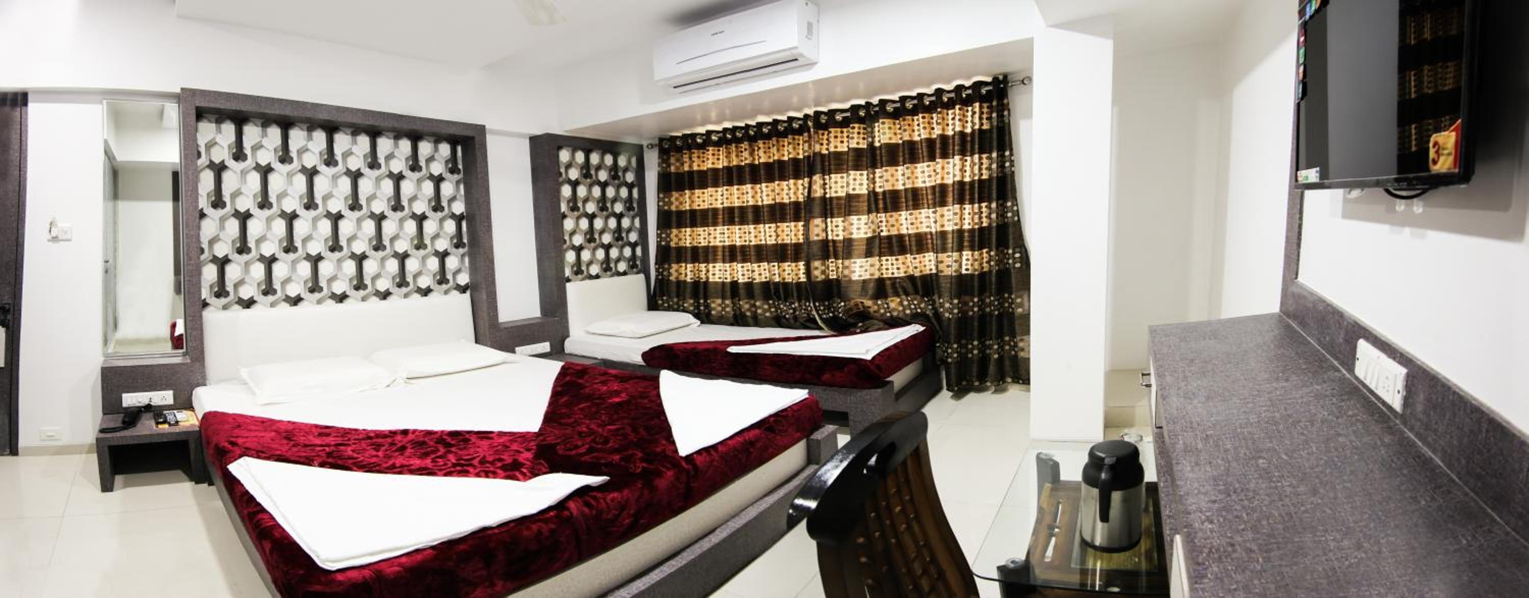 Deluxe Triple Room AC photo 3