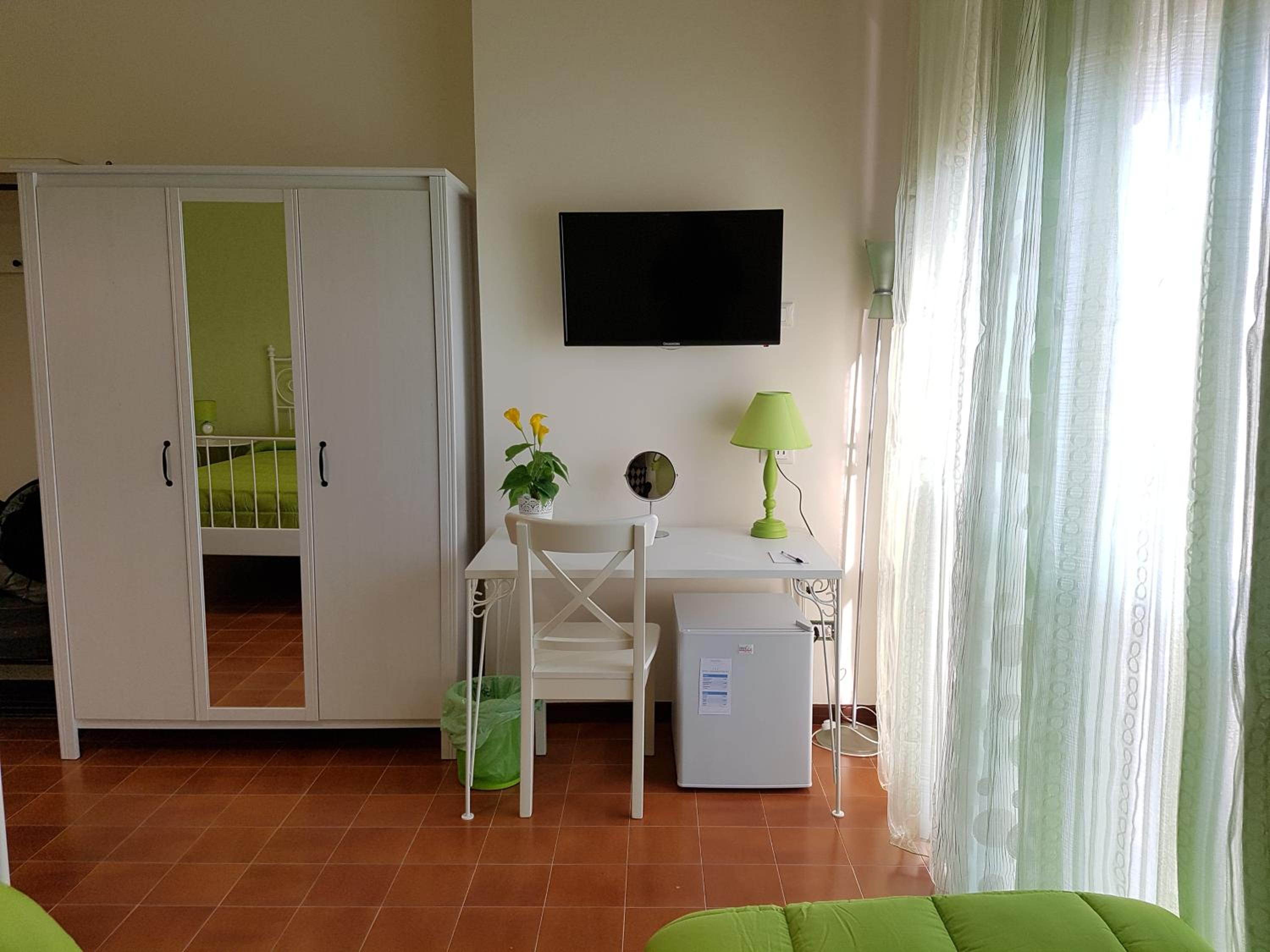Double or Twin Room with Private Bathroom photo 3