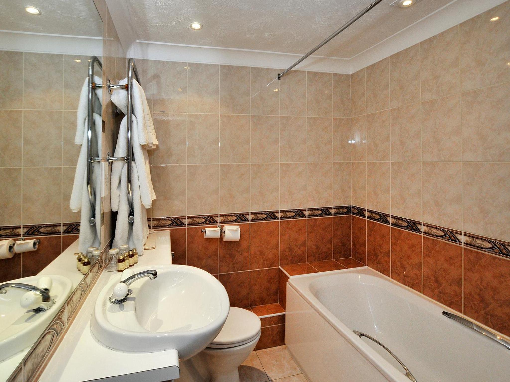 Standard Double Room En Suite - Photo 7