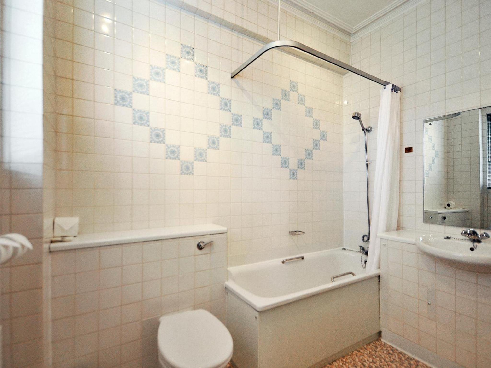Standard Double Room En Suite - Photo 6