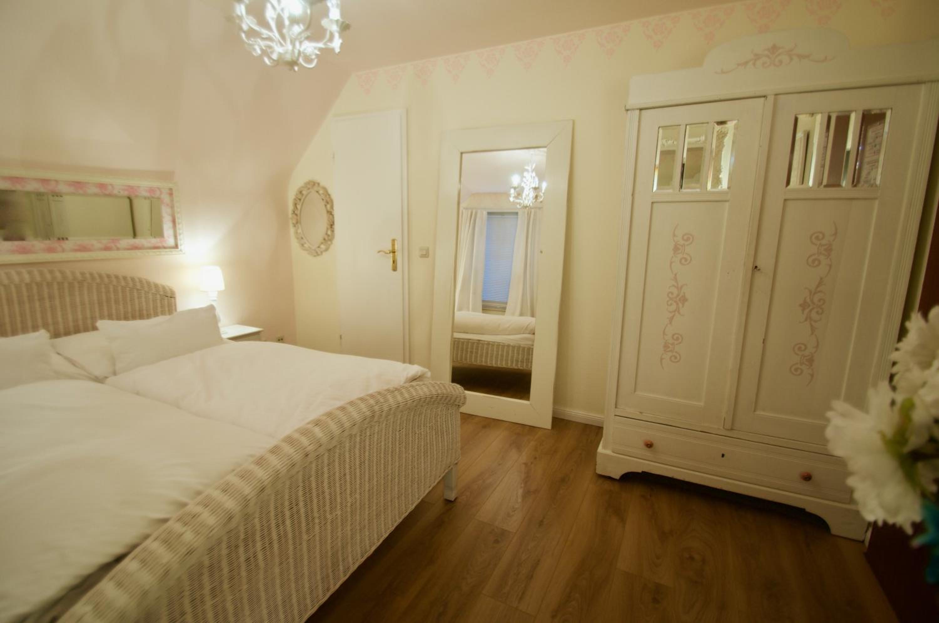 Double Room - Photo 14