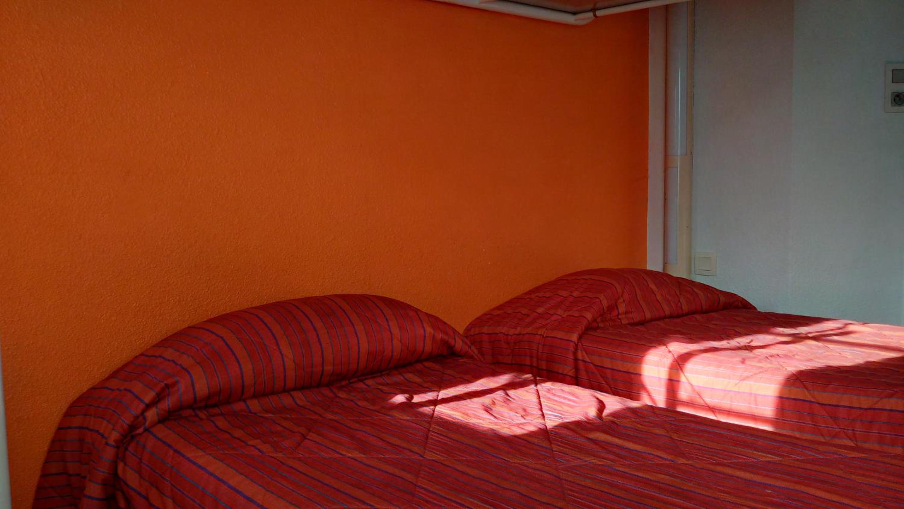Triple Room (1 Double Bed + 1 Single Bed) - Photo 4