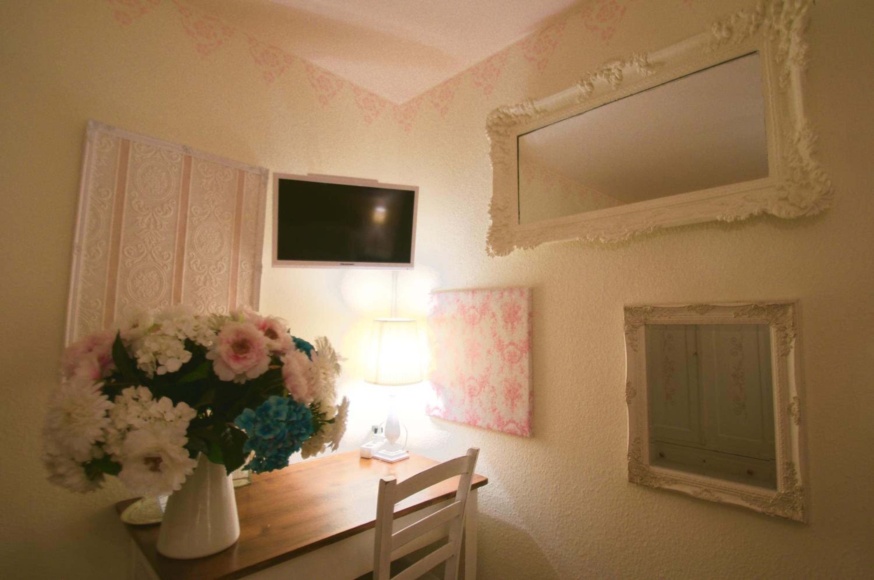 Double Room - Photo 12
