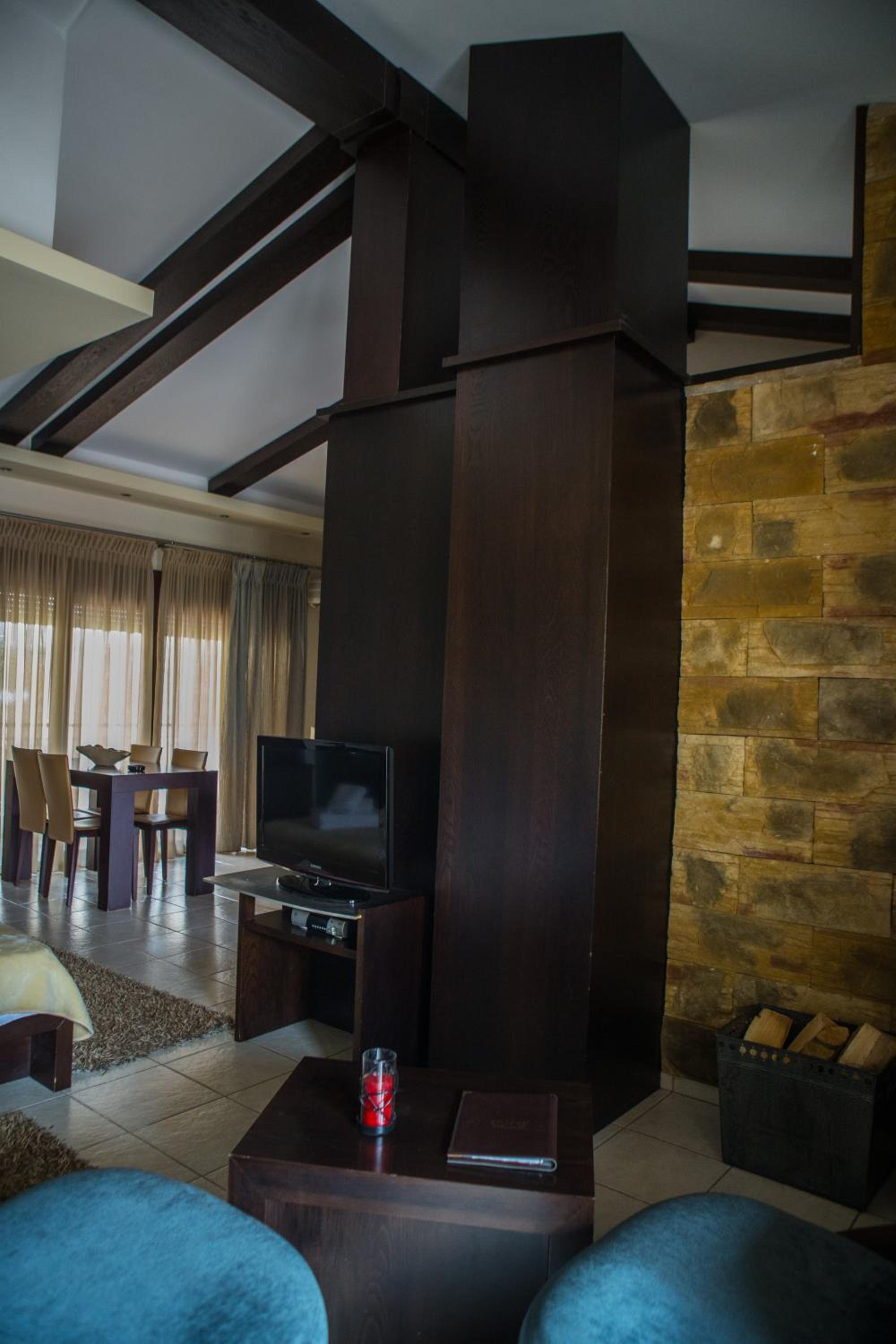 Deluxe Double or Twin Room - Photo 11