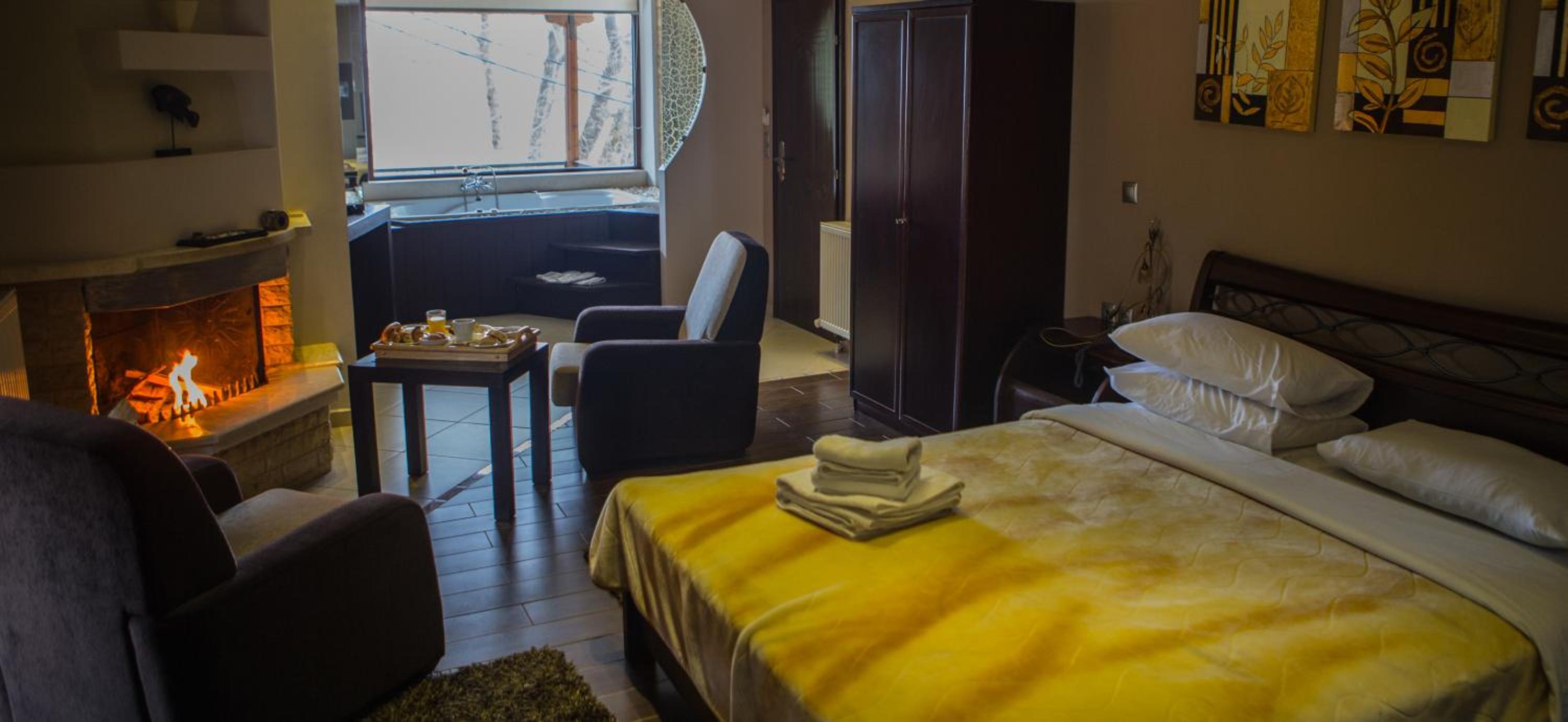 Deluxe Double or Twin Room - Photo 12