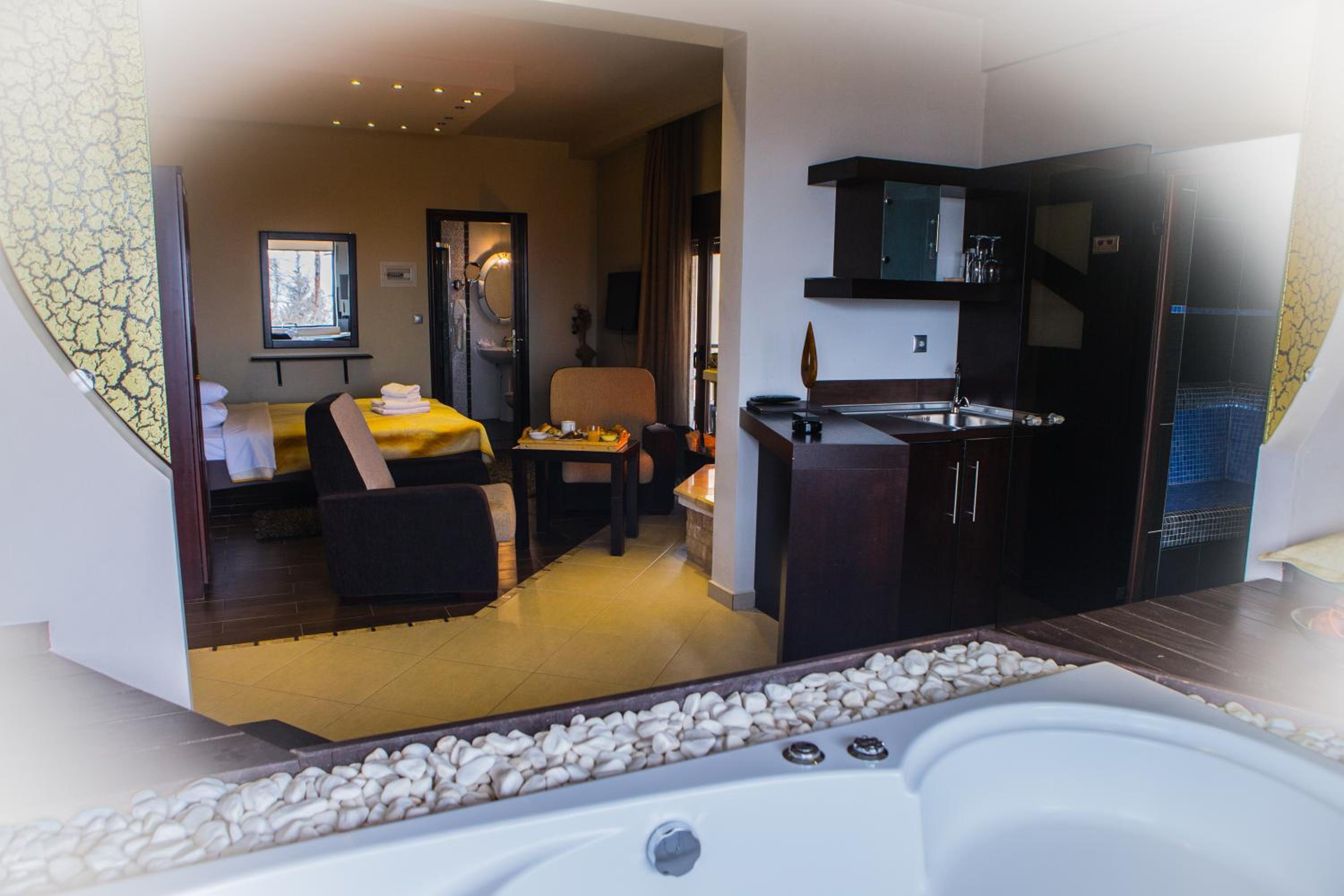 Deluxe Double or Twin Room - Photo 16