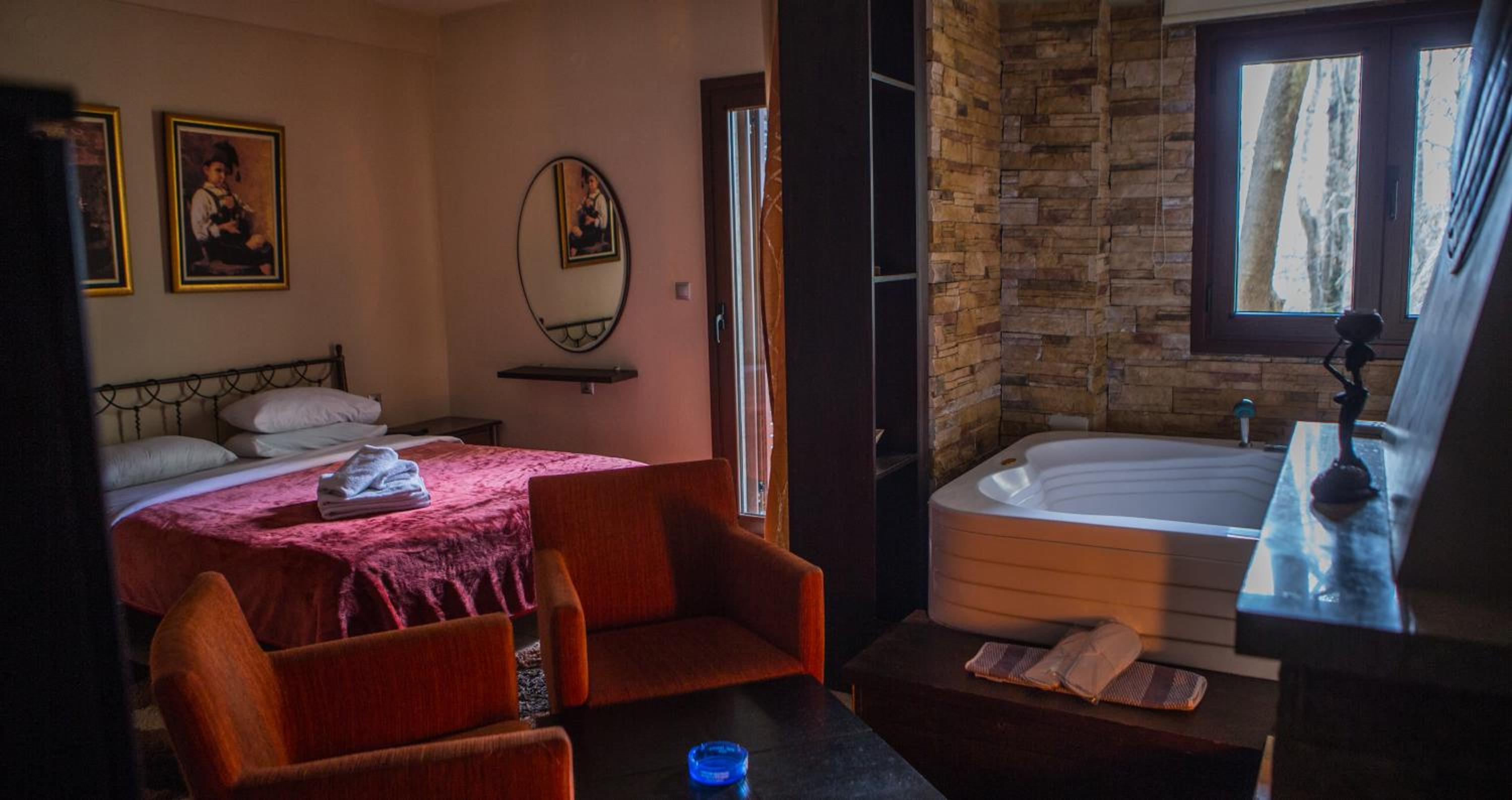 Deluxe Double or Twin Room - Photo 18