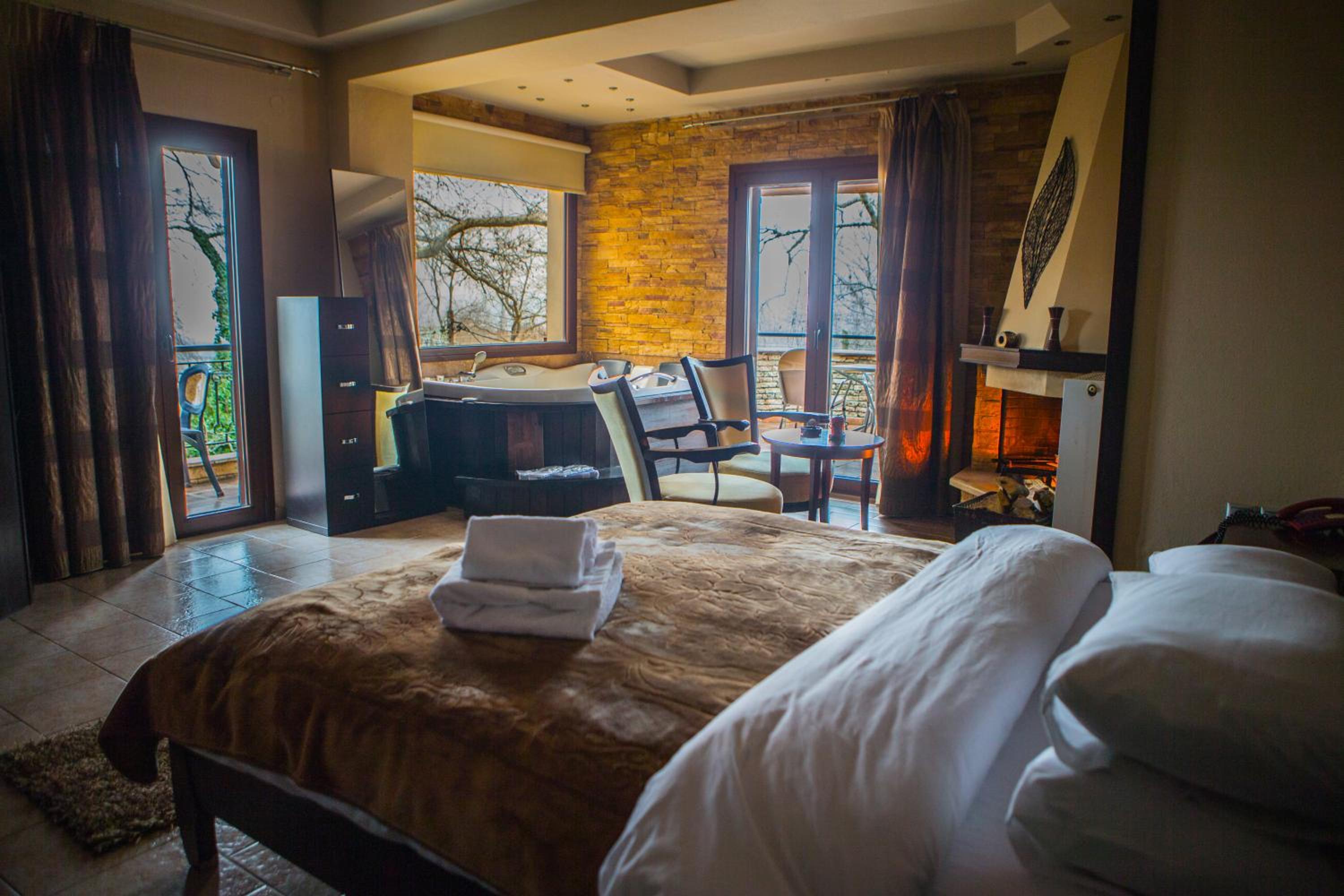 Deluxe Double or Twin Room - Photo 19