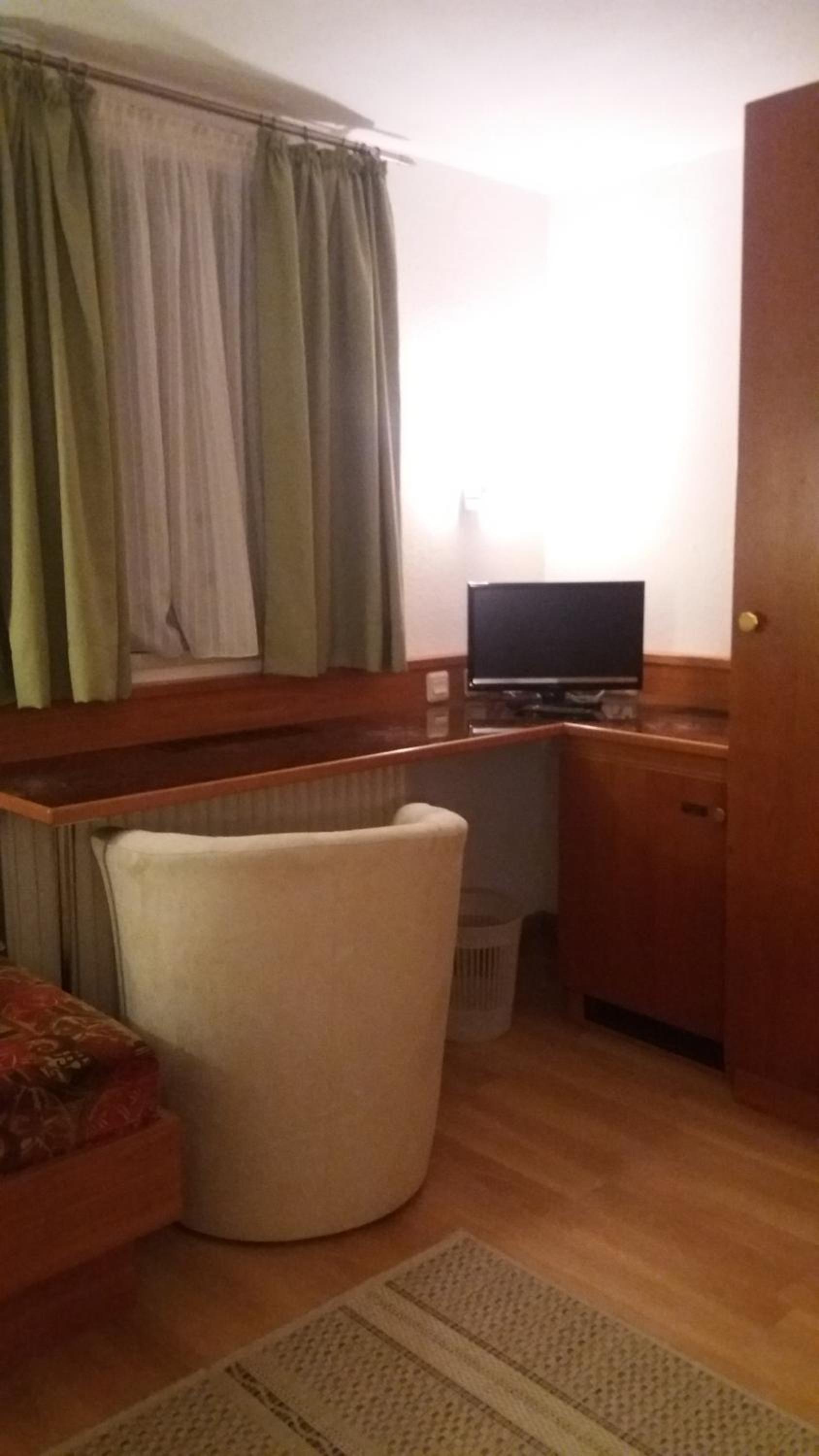 Standard Twin Room - Photo 12