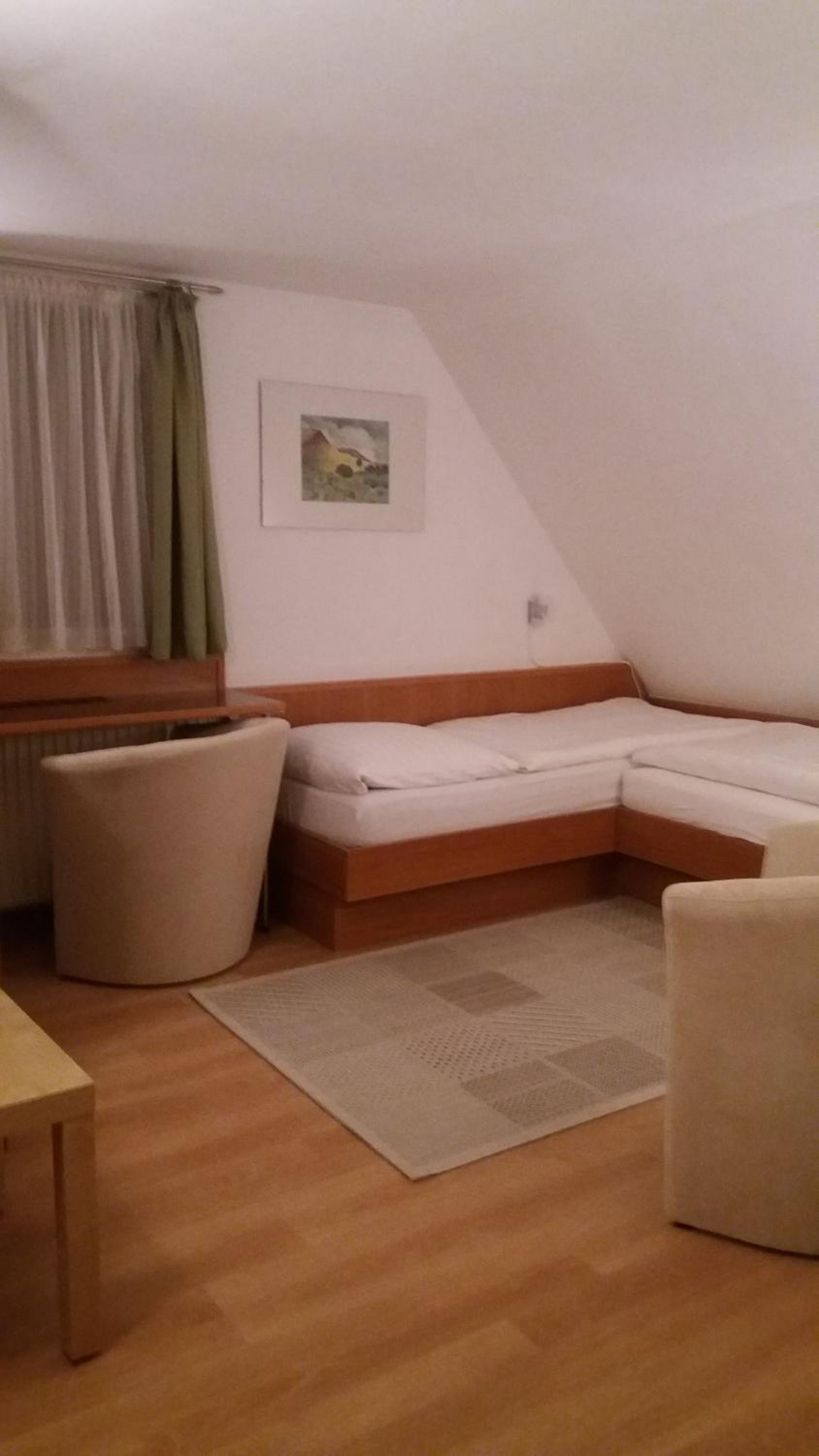 Standard Twin Room - Photo 6