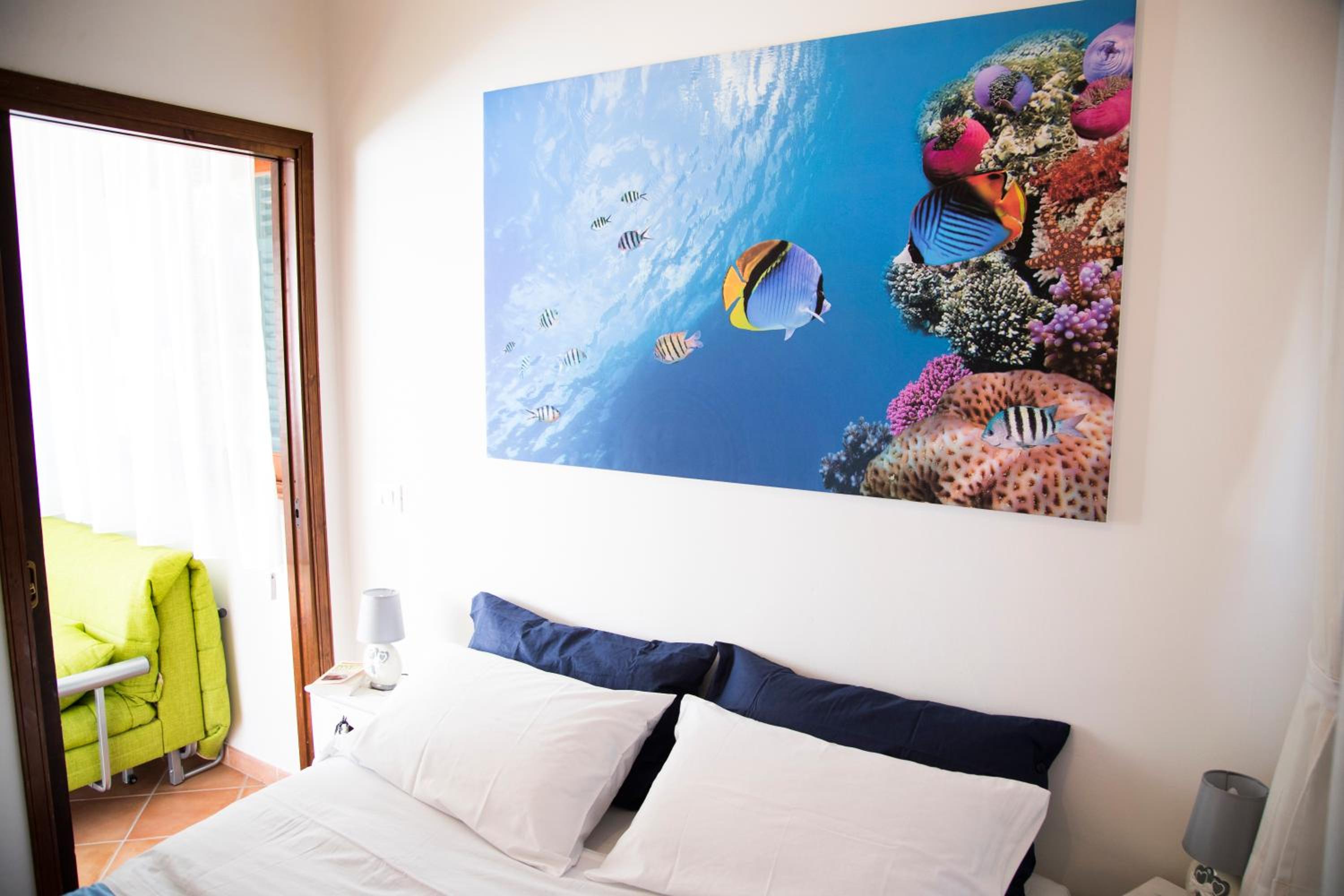 One-Bedroom House - Photo 11
