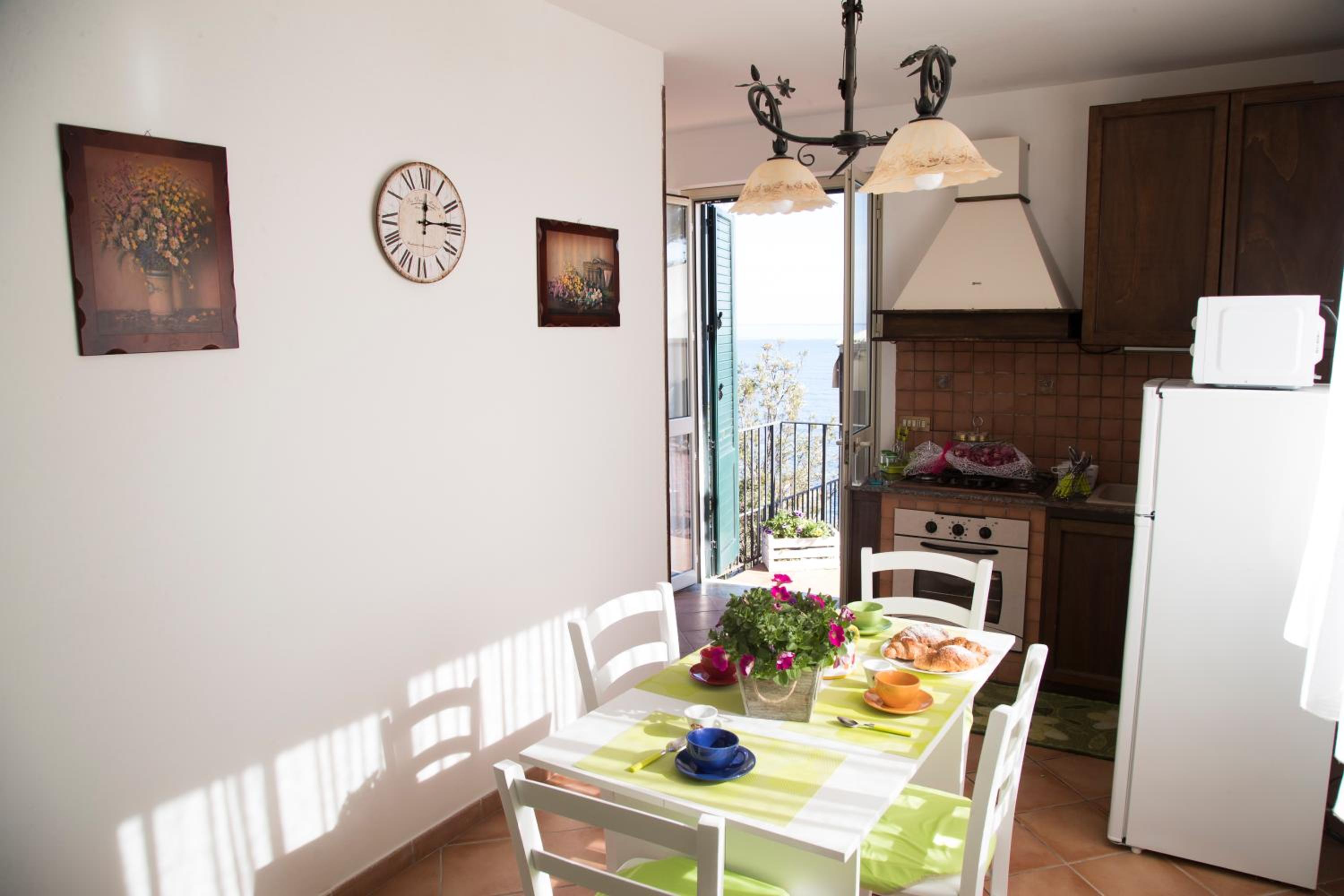 One-Bedroom House - Photo 23