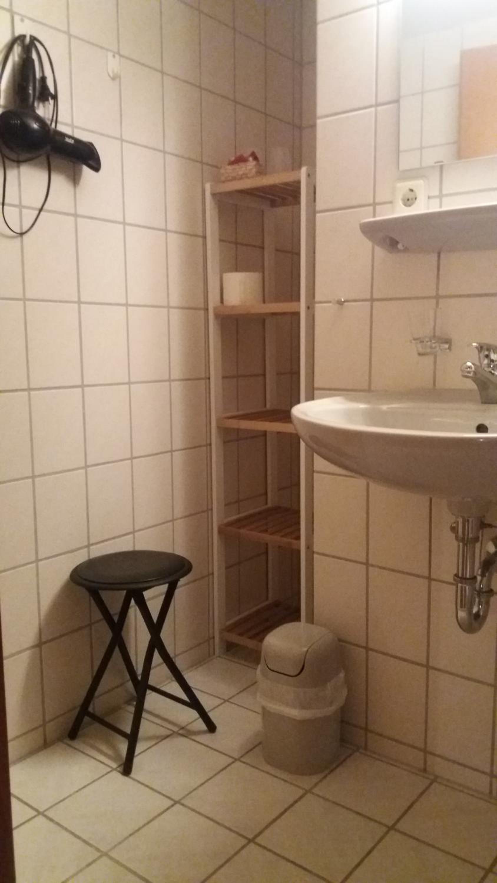 Standard Twin Room - Photo 15