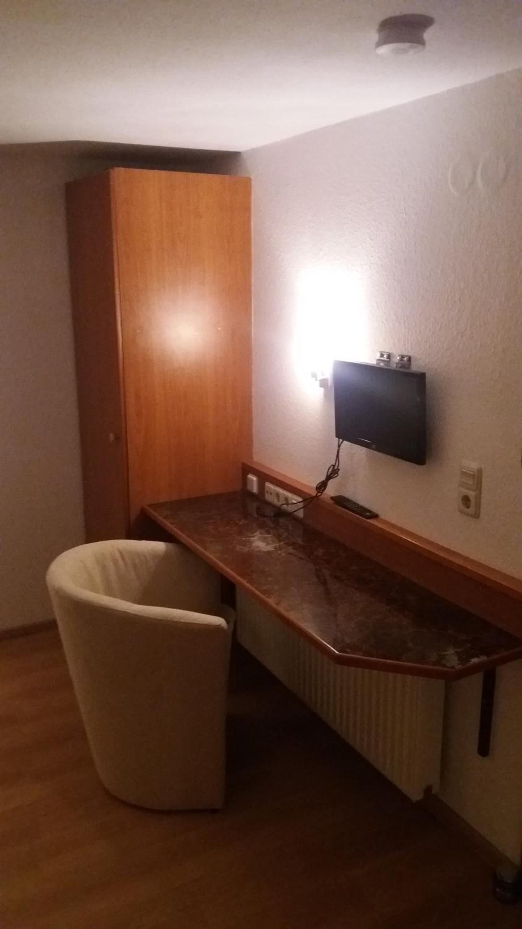 Standard Twin Room - Photo 10