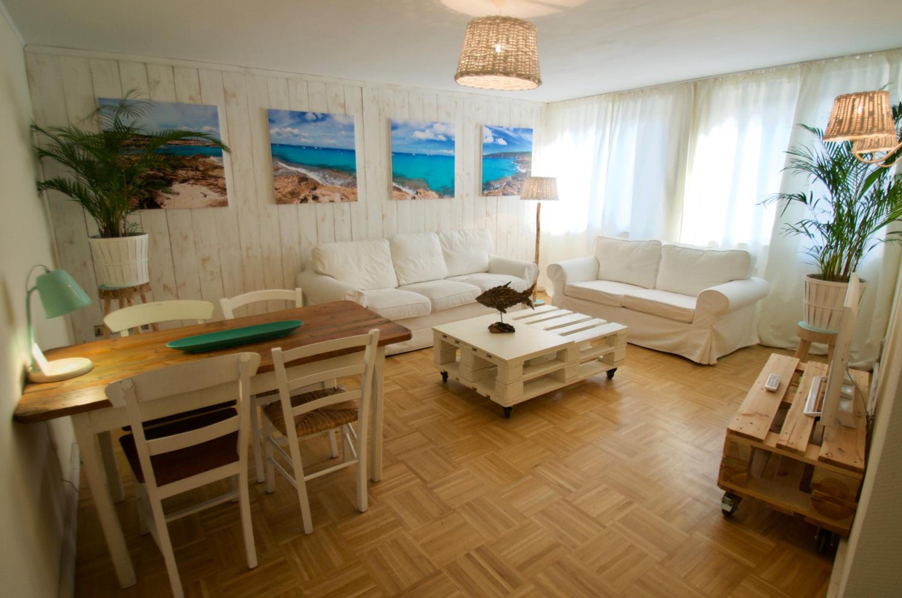 One-Bedroom Apartment - Photo 3