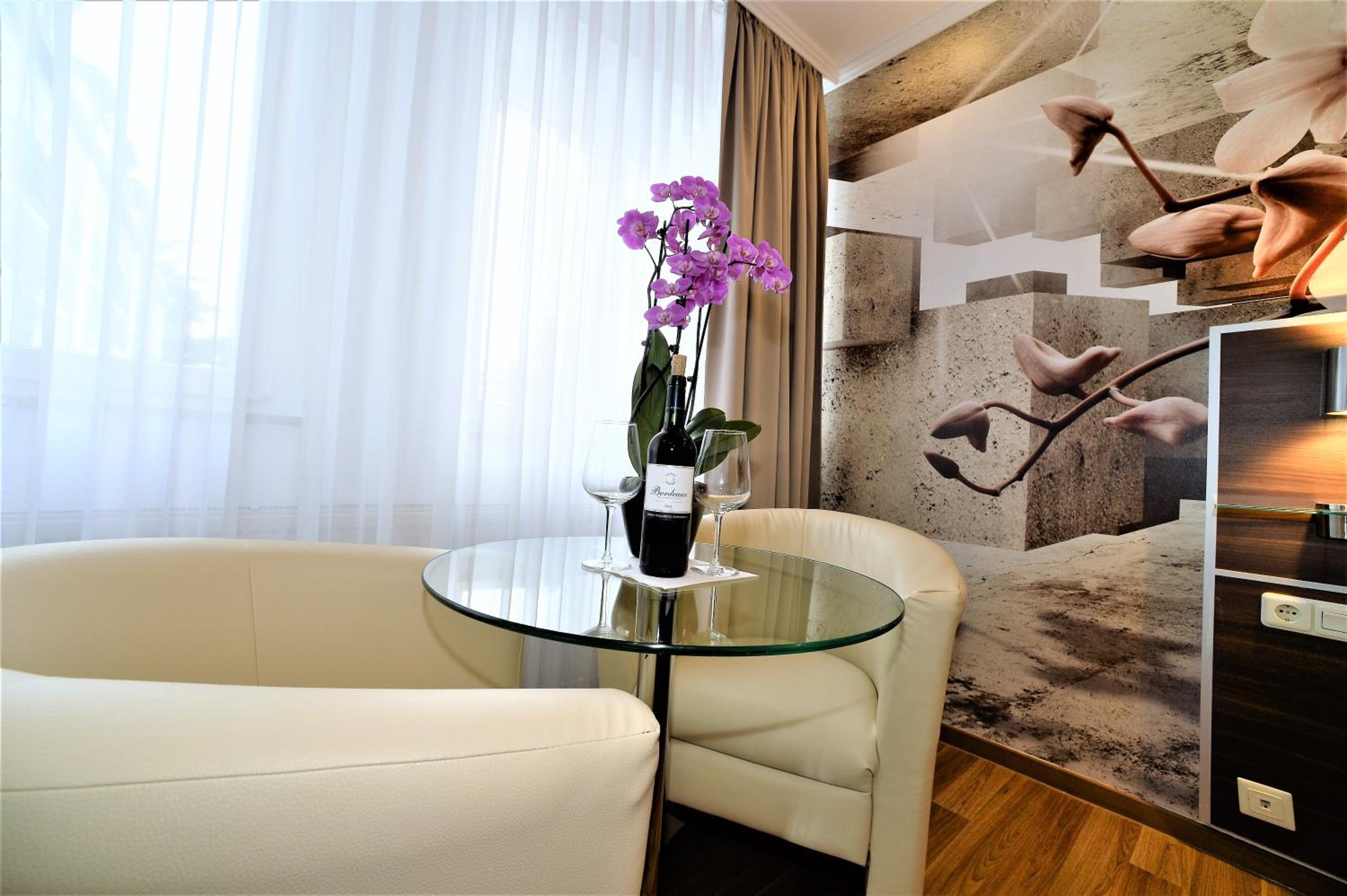 Double Room - Photo 12