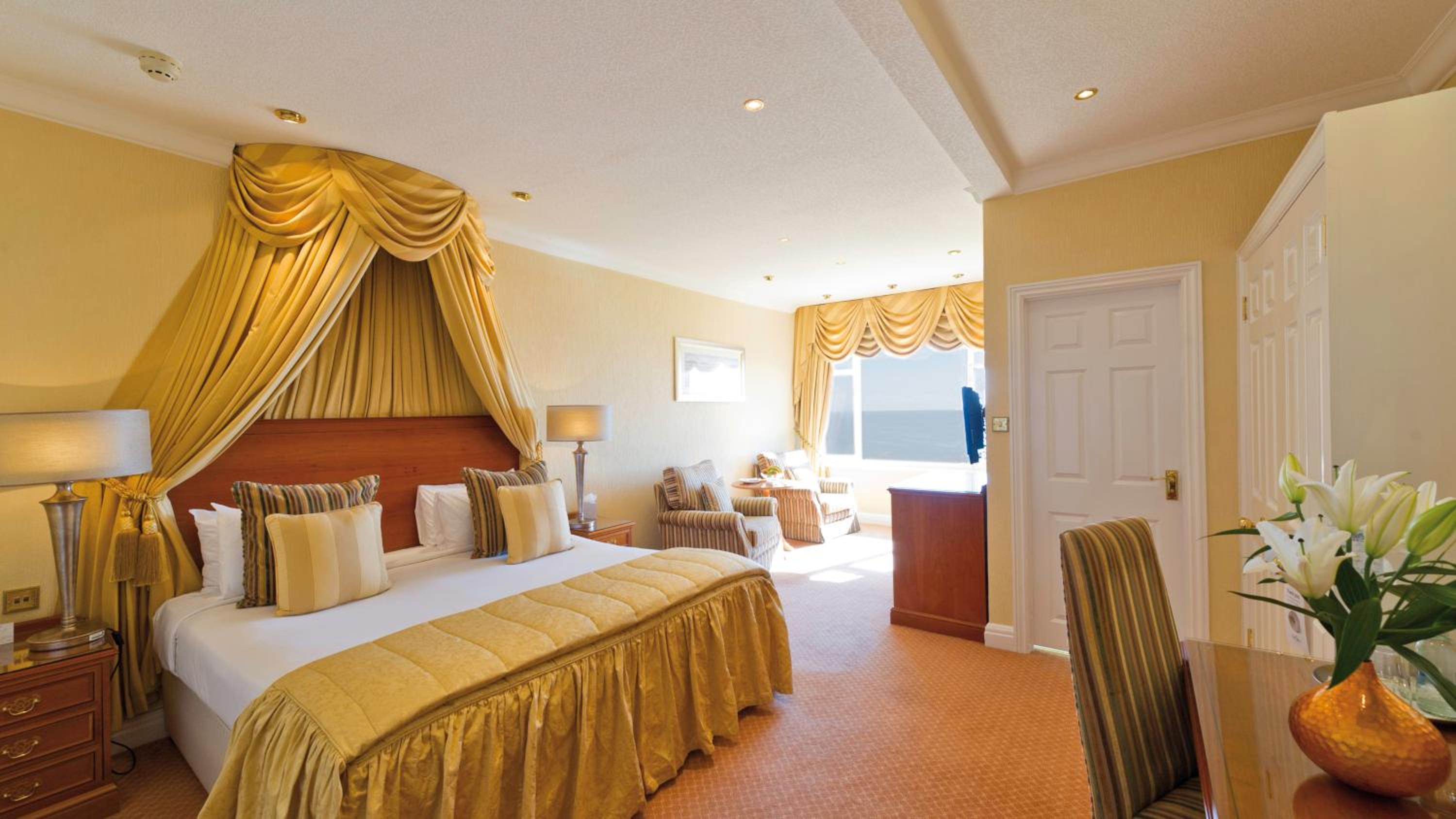 Deluxe Sea facing Twin/Double Room - Photo 1