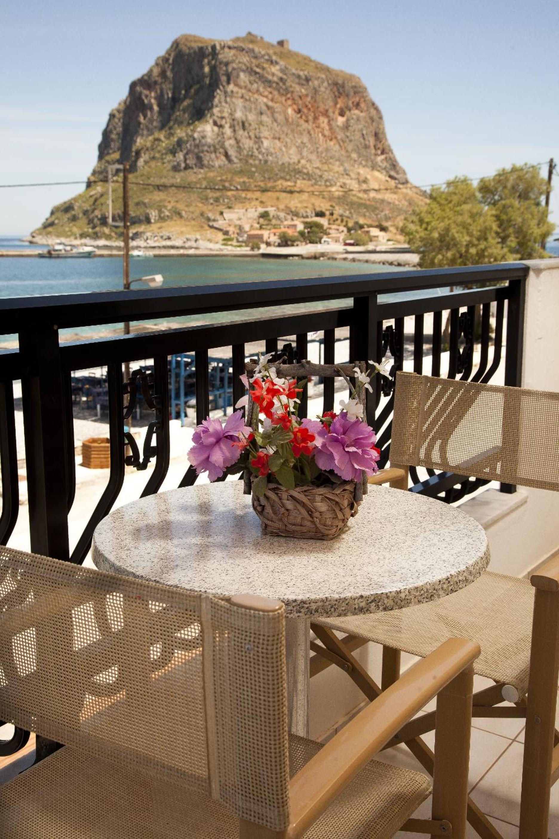 Double or Twin Room with Sea View photo 3