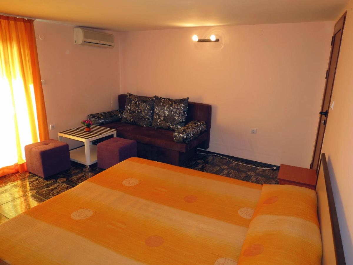 Family Studio (2 Adults + 2 Children) photo 2