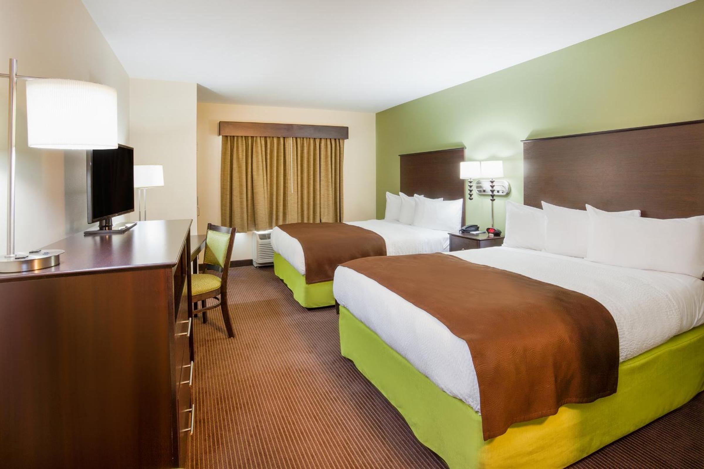 Queen Room with Two Queen Beds - Pet Friendly/Non-Smoking photo 2