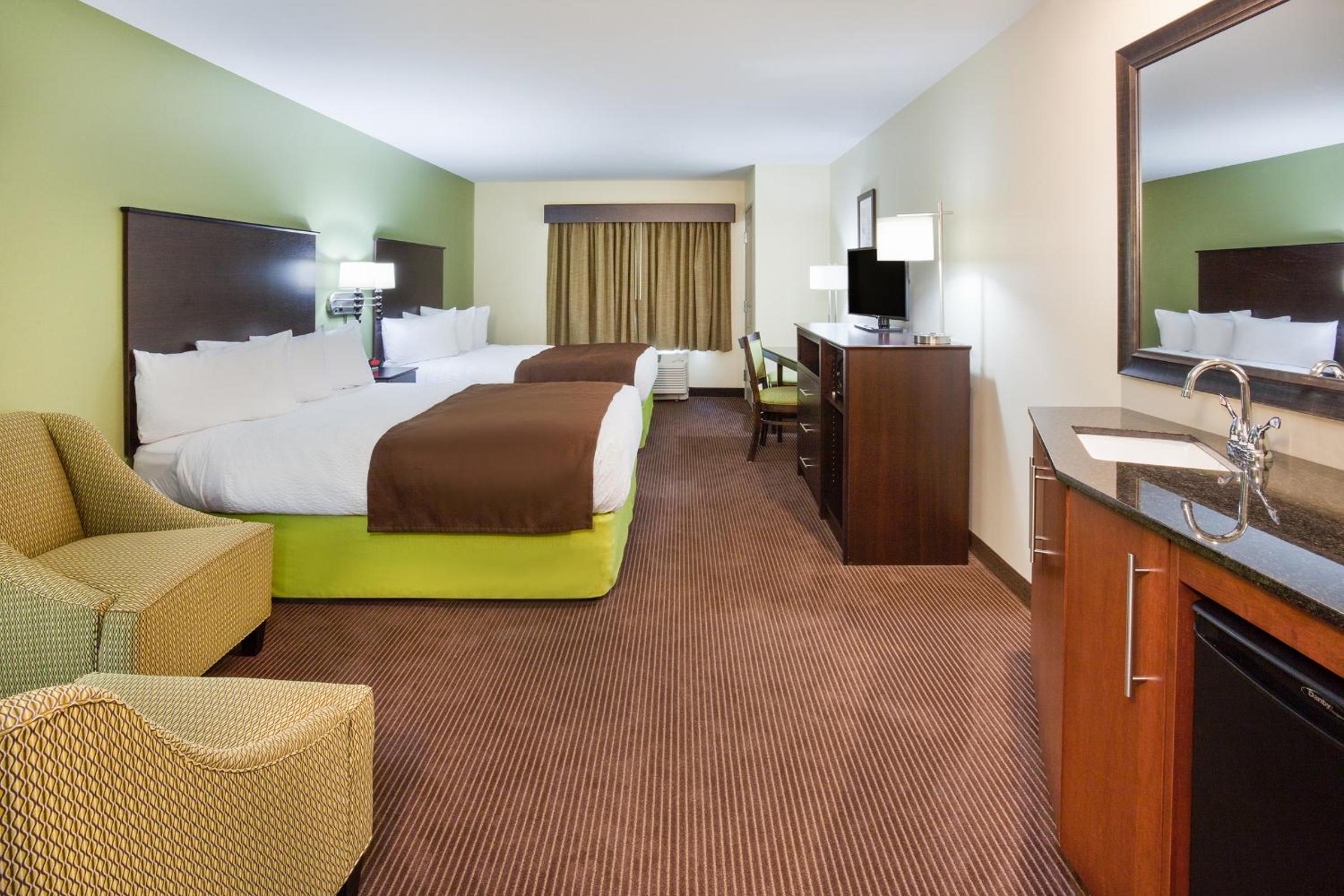 Deluxe Queen Room with Two Queen Beds - Non-Smoking photo 1